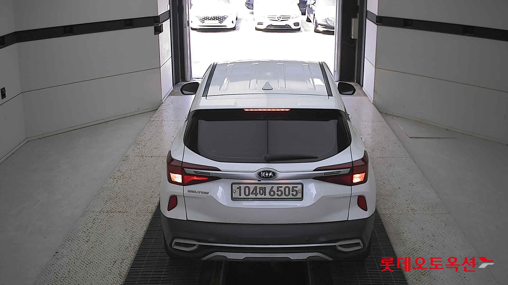 Kia Seltos 2021 Snow White Pearl из Кореи, фото 5