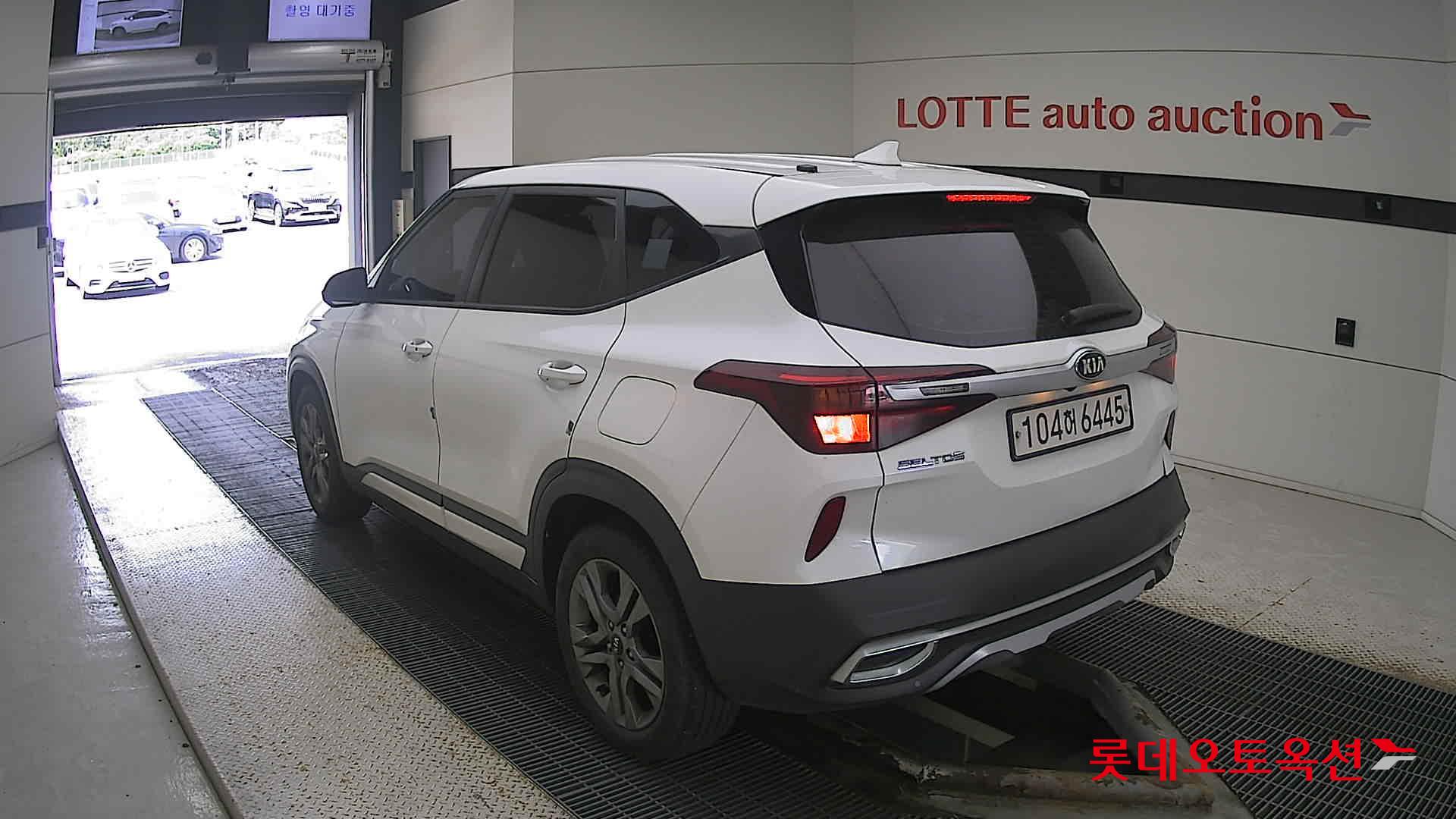 Kia Seltos 2021 Snow White Pearl из Кореи, фото 6