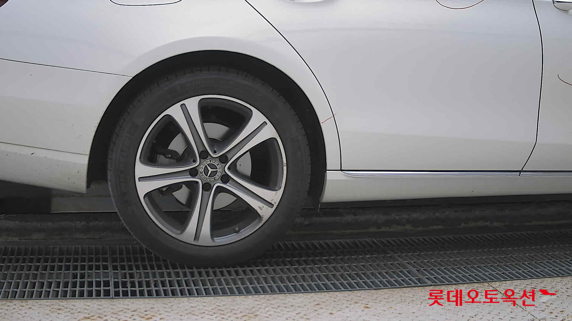 مرسيدس E220D