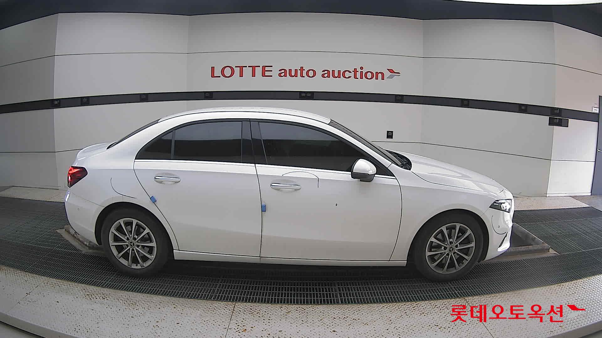مرسيدس A220