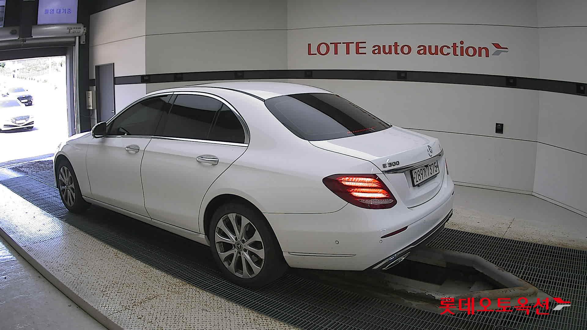 مرسيدس E300