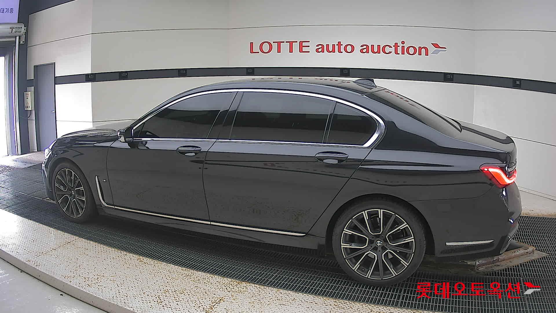 BMW الفئة السابعة