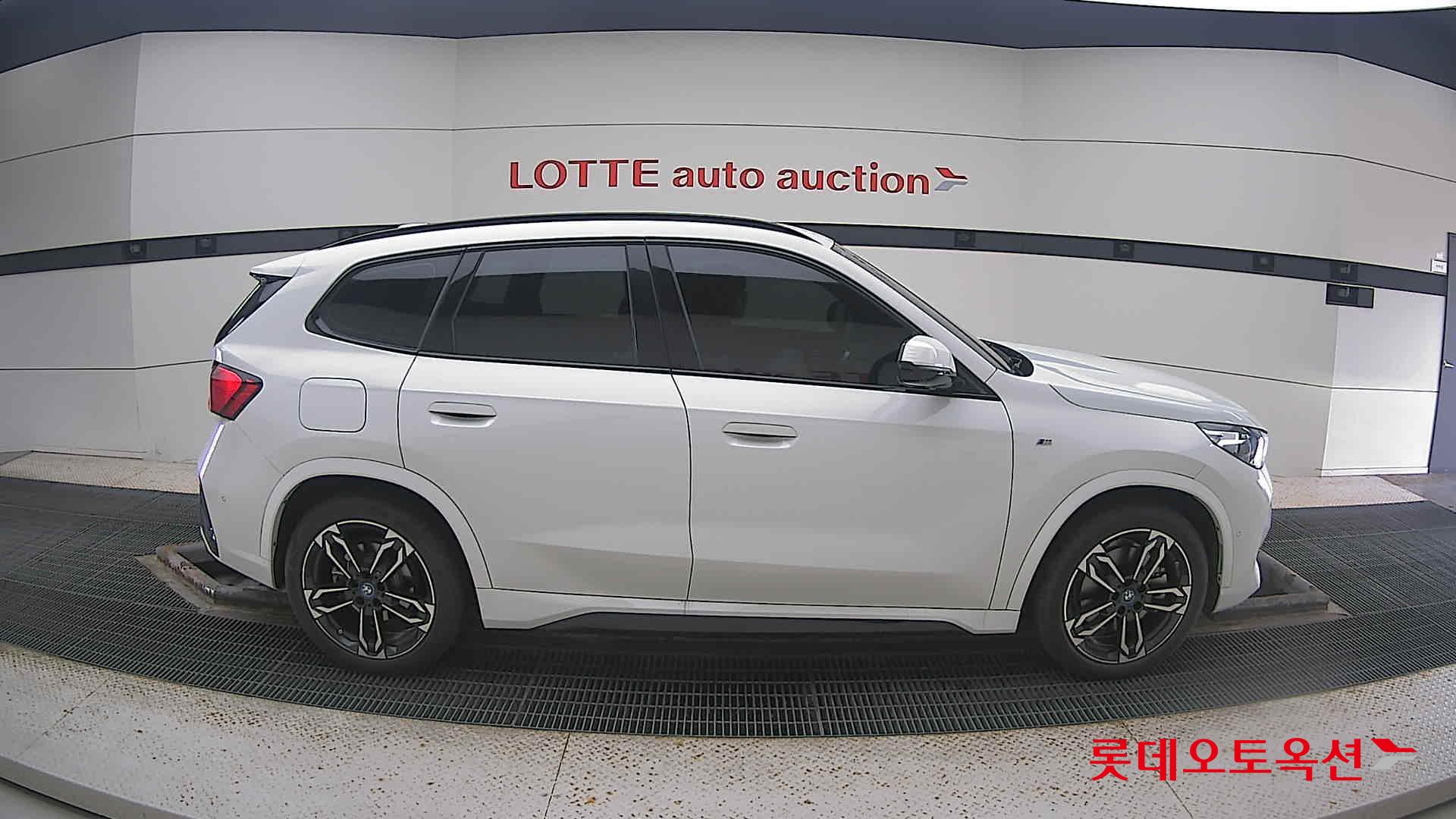 BMW  iX1 xDrive30 2024 Белый из Кореи, фото 3