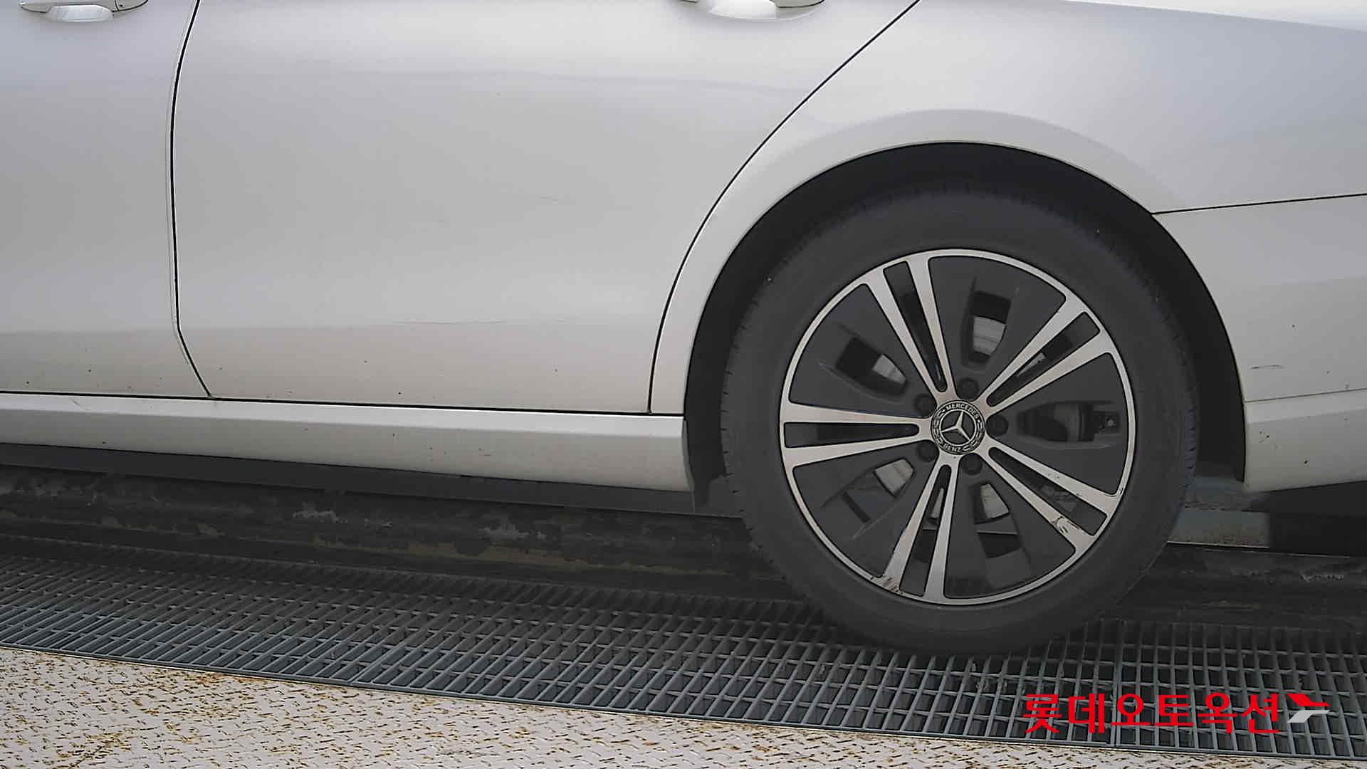 Mercedes-Benz Benz E220 d id 3062820 из Кореи 22