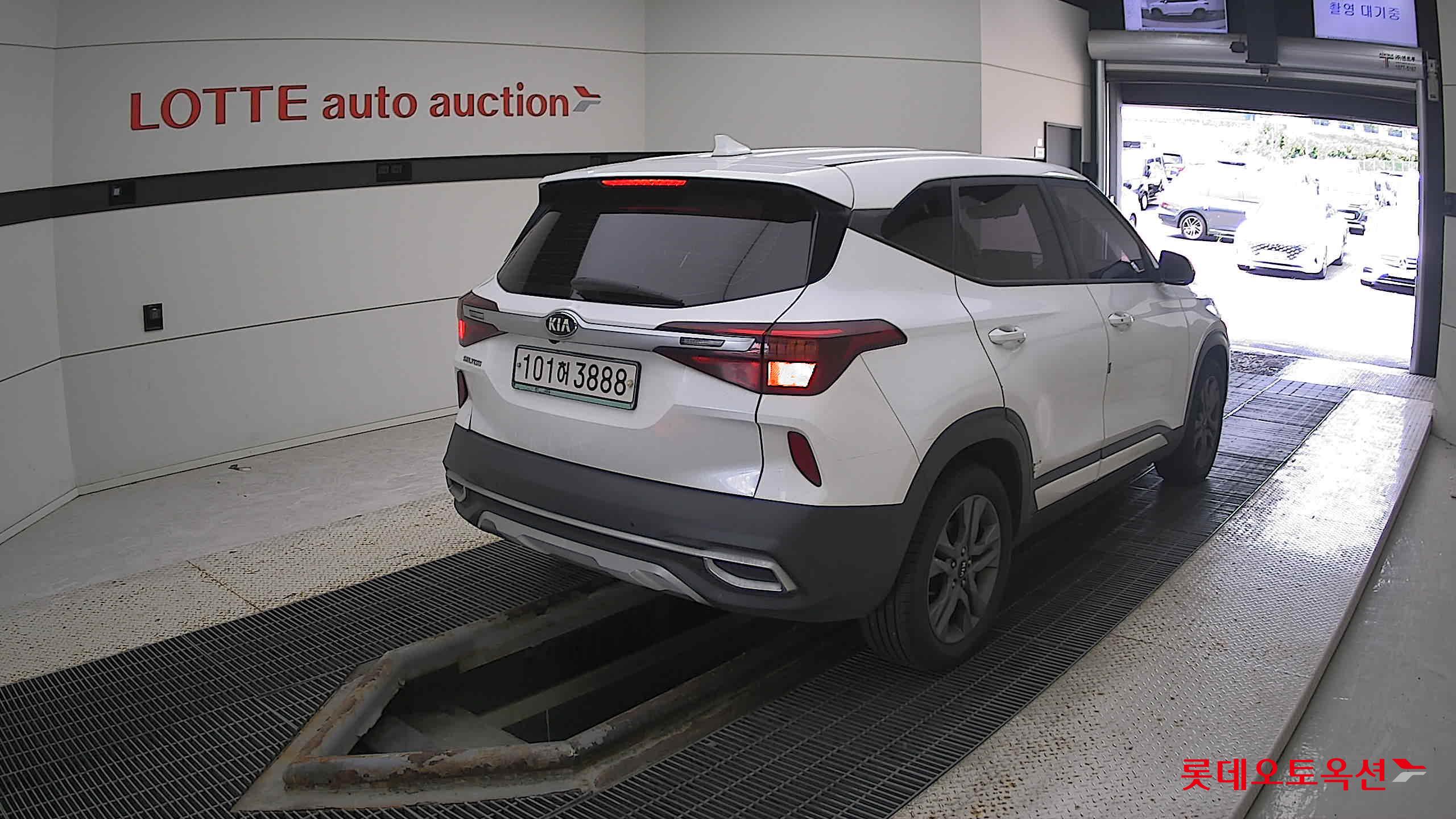 Kia Seltos 2021 Белый из Кореи, фото 4