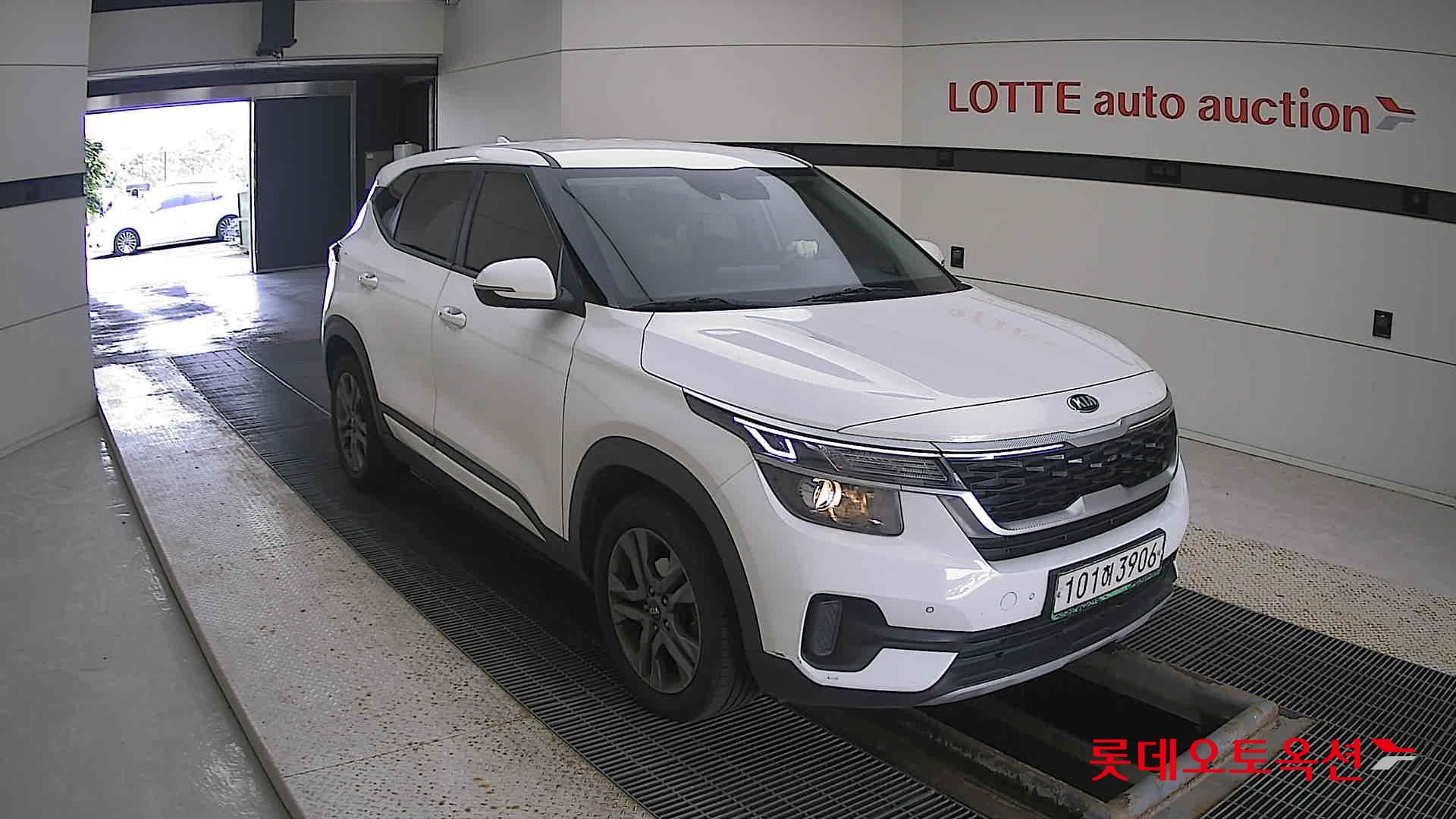 Kia Seltos 2021 Белый из Кореи, фото 2