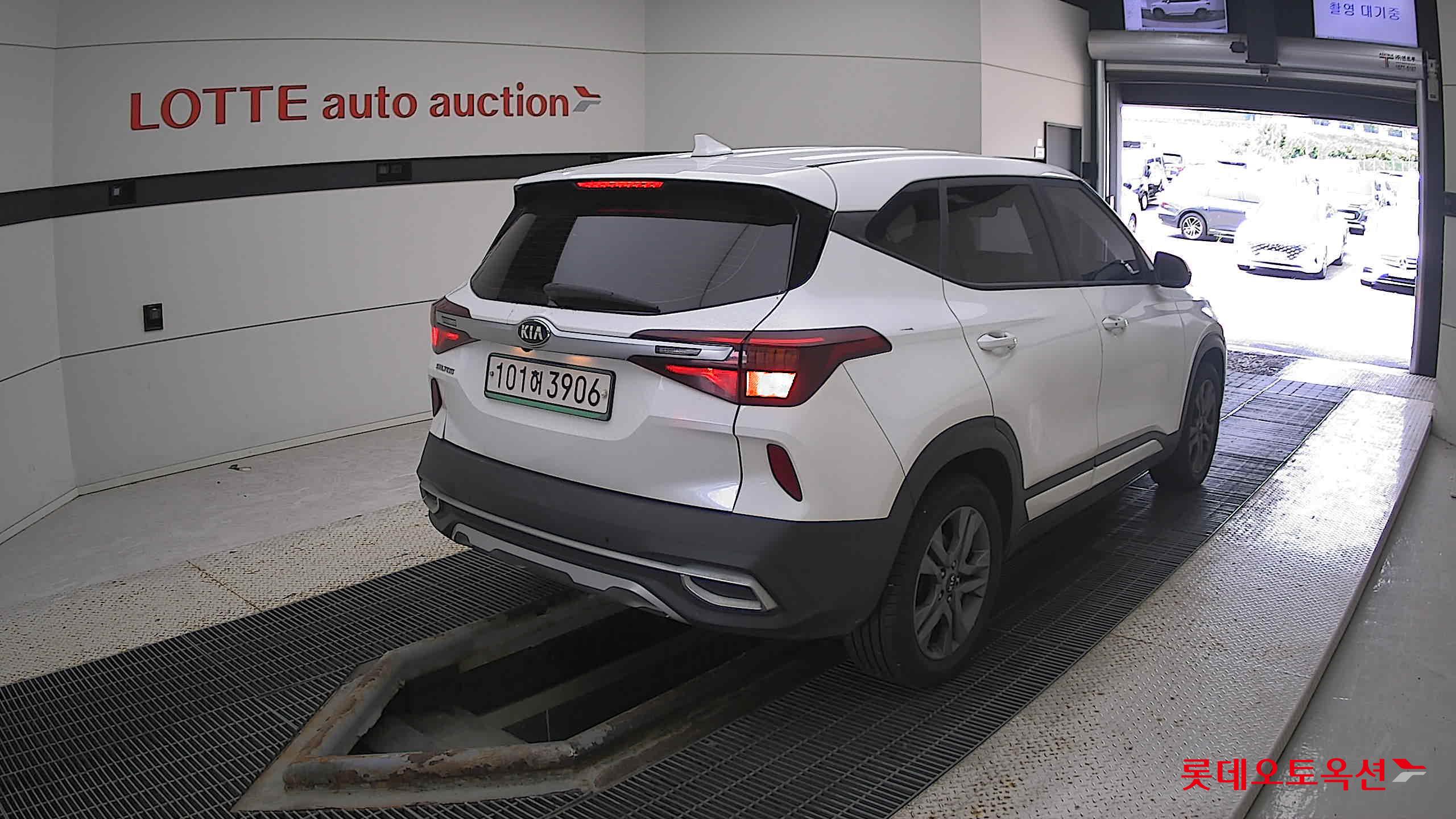 Kia Seltos 2021 Белый из Кореи, фото 4