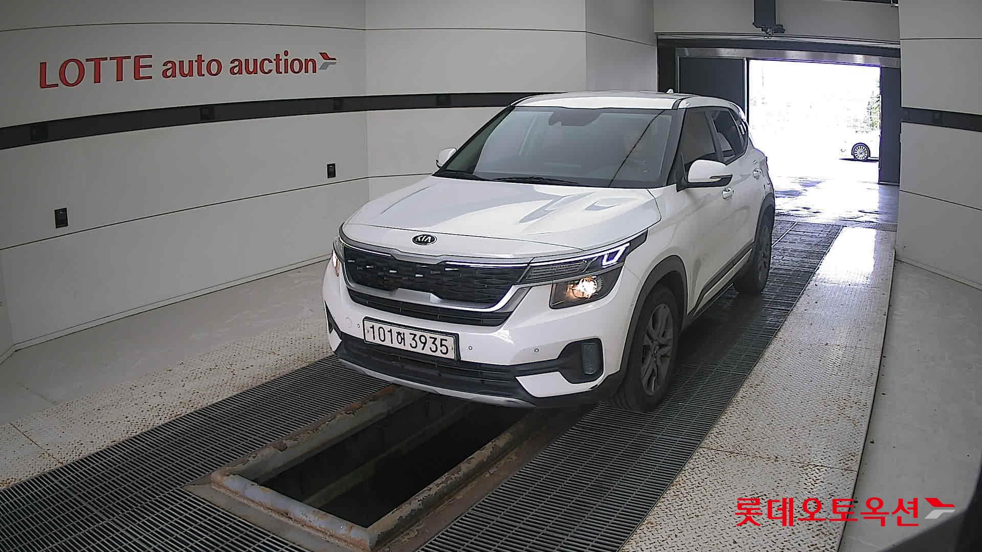 Kia Seltos 2021 Белый из Кореи