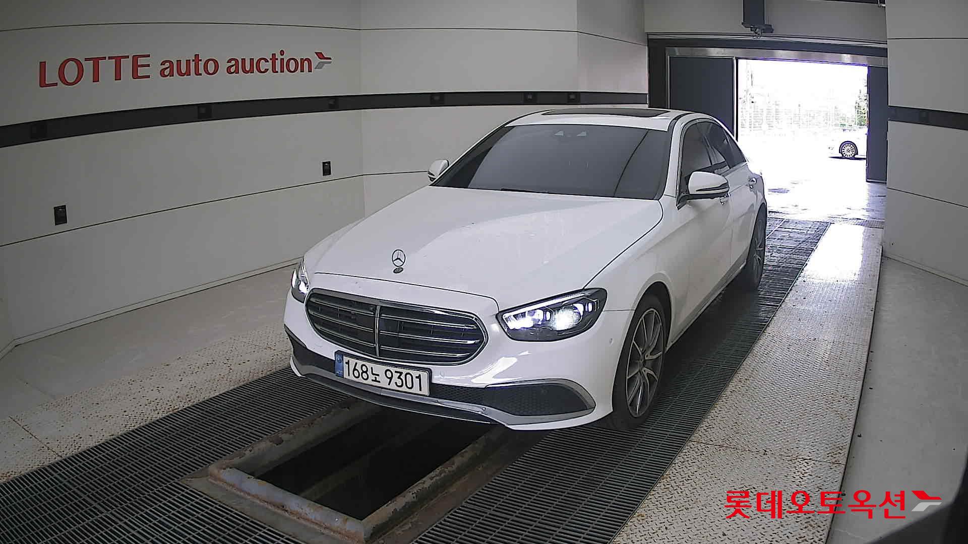 Mercedes-Benz Mercedes-Benz E300 e 4MATIC 2022 Белый из Кореи