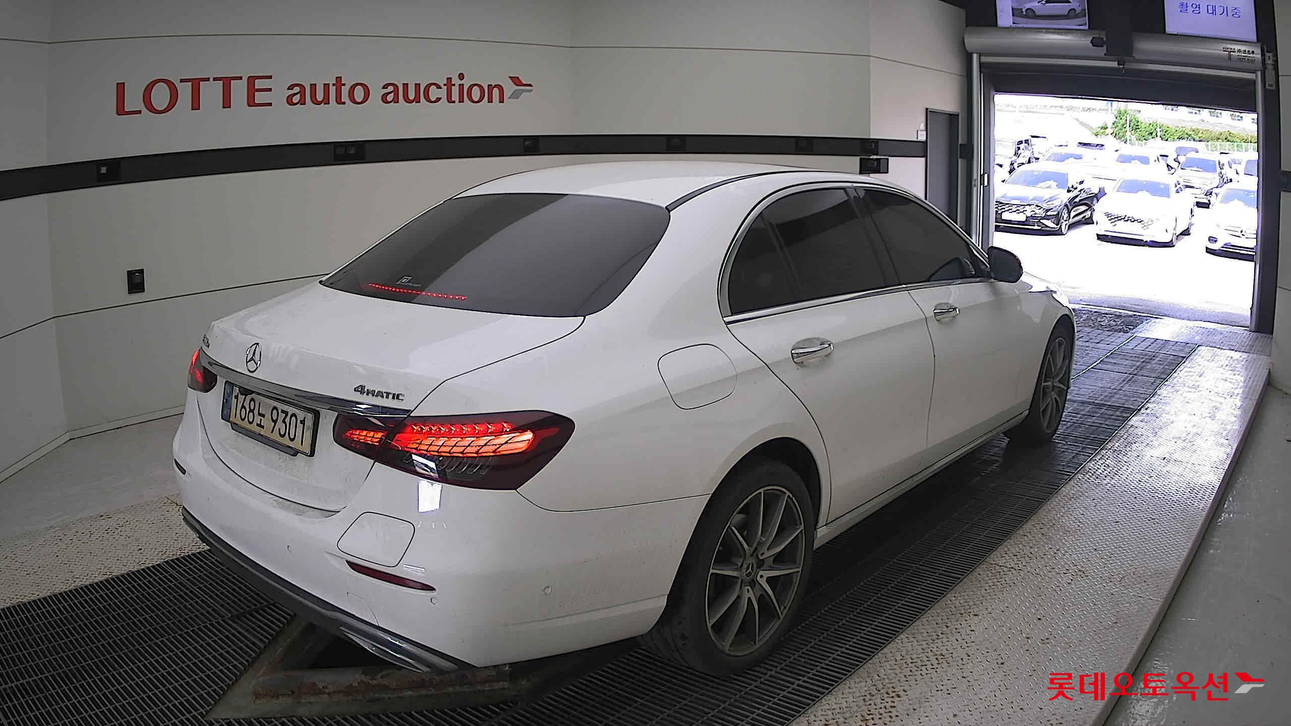 Mercedes-Benz Mercedes-Benz E300 e 4MATIC 2022 Белый из Кореи, фото 4