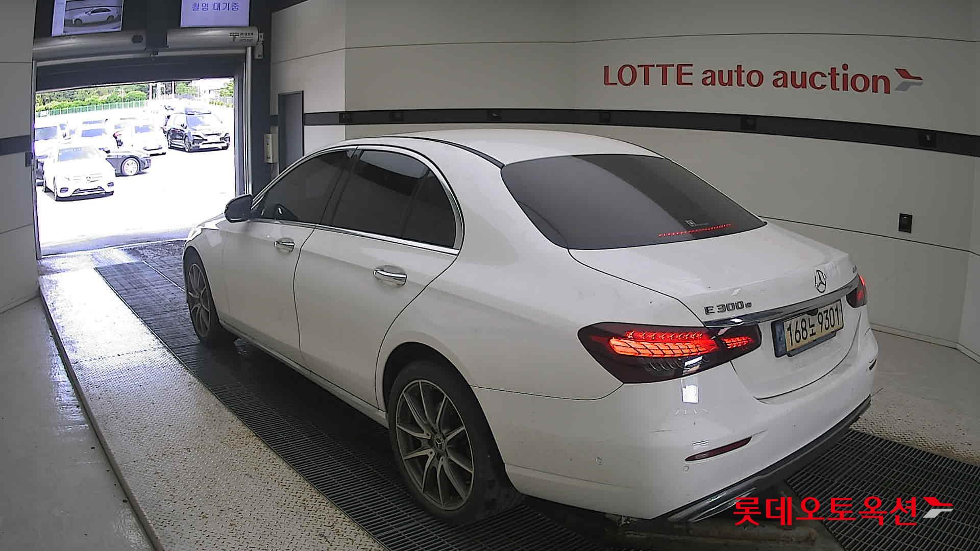 Mercedes-Benz Mercedes-Benz E300 e 4MATIC 2022 Белый из Кореи, фото 6