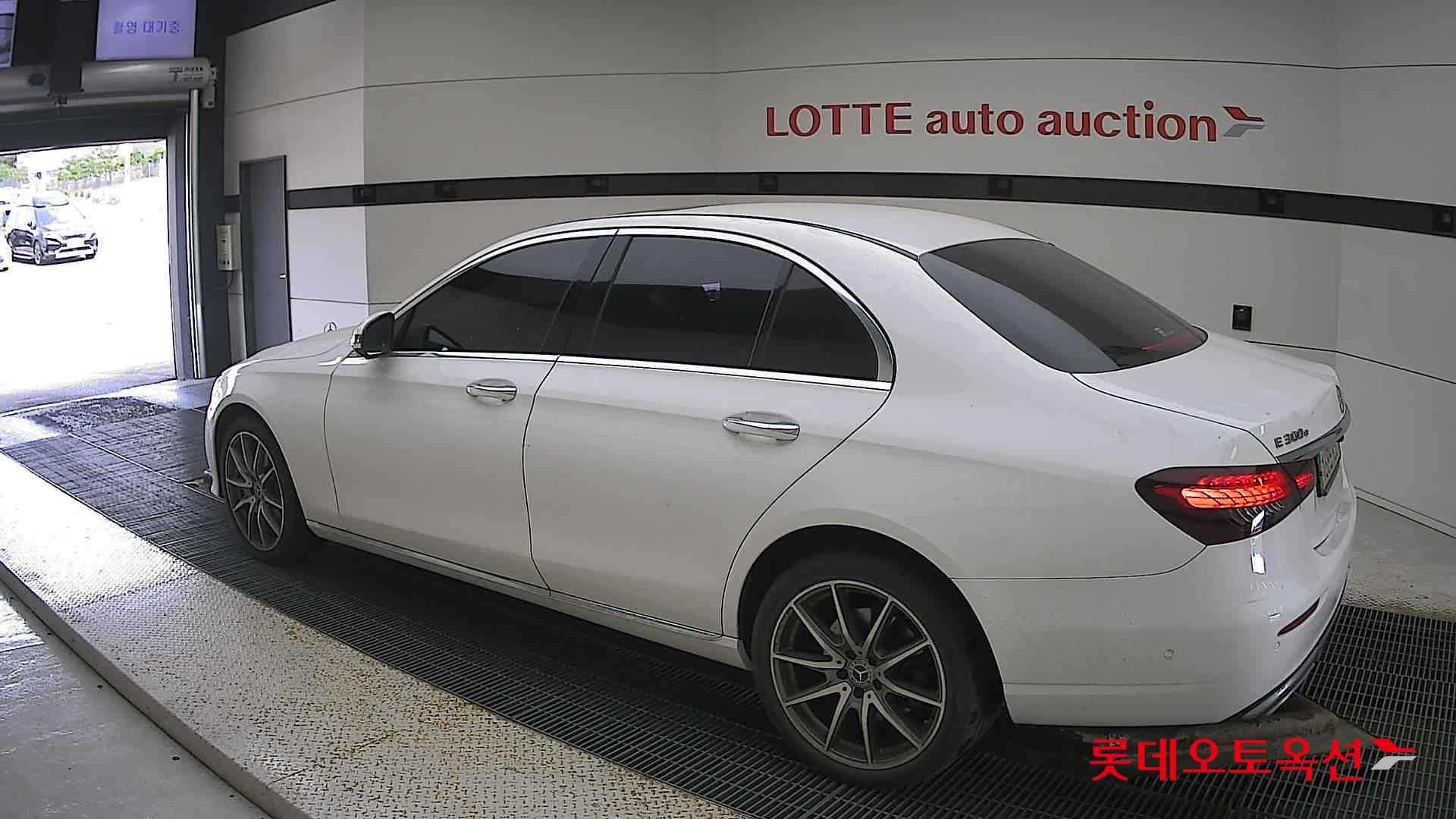 Mercedes-Benz Mercedes-Benz E300 e 4MATIC id 3062821 из Кореи 10