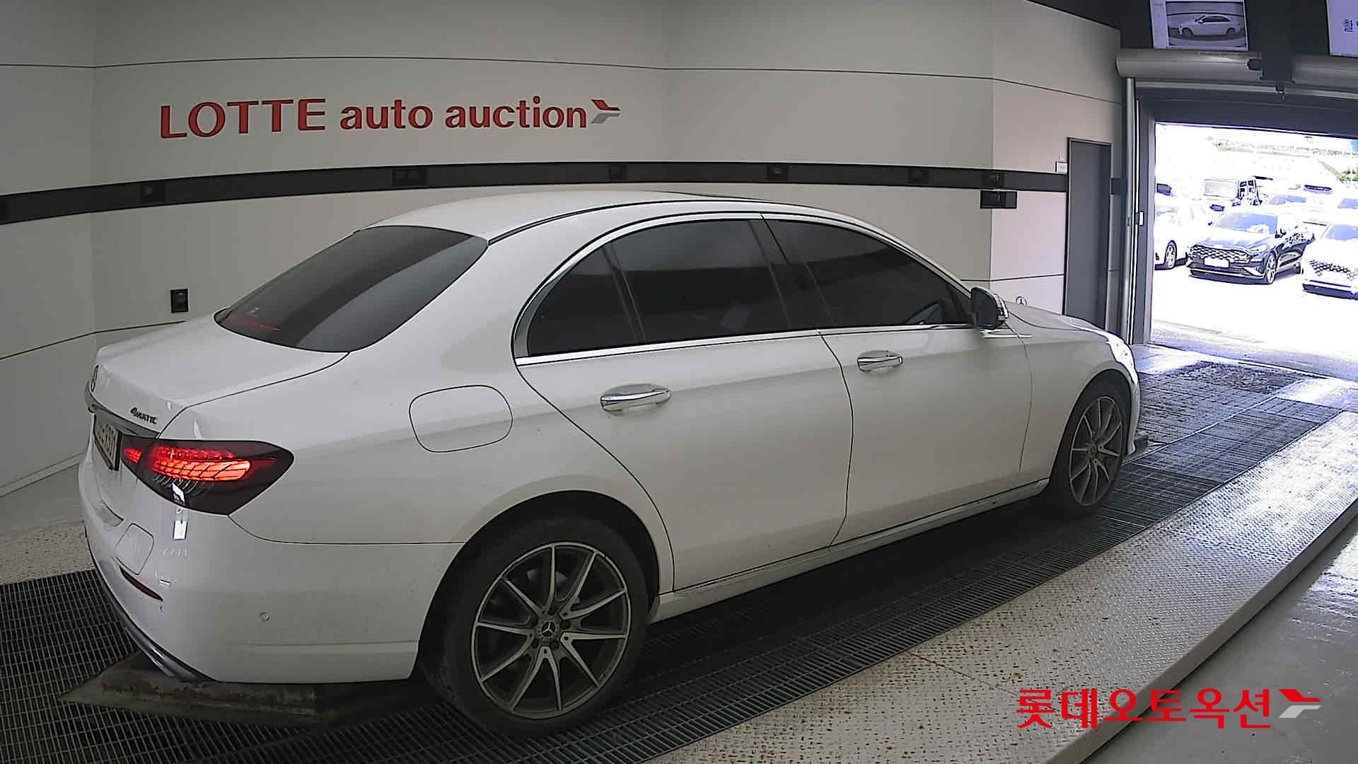 Mercedes-Benz Mercedes-Benz E300 e 4MATIC id 3062821 из Кореи 19