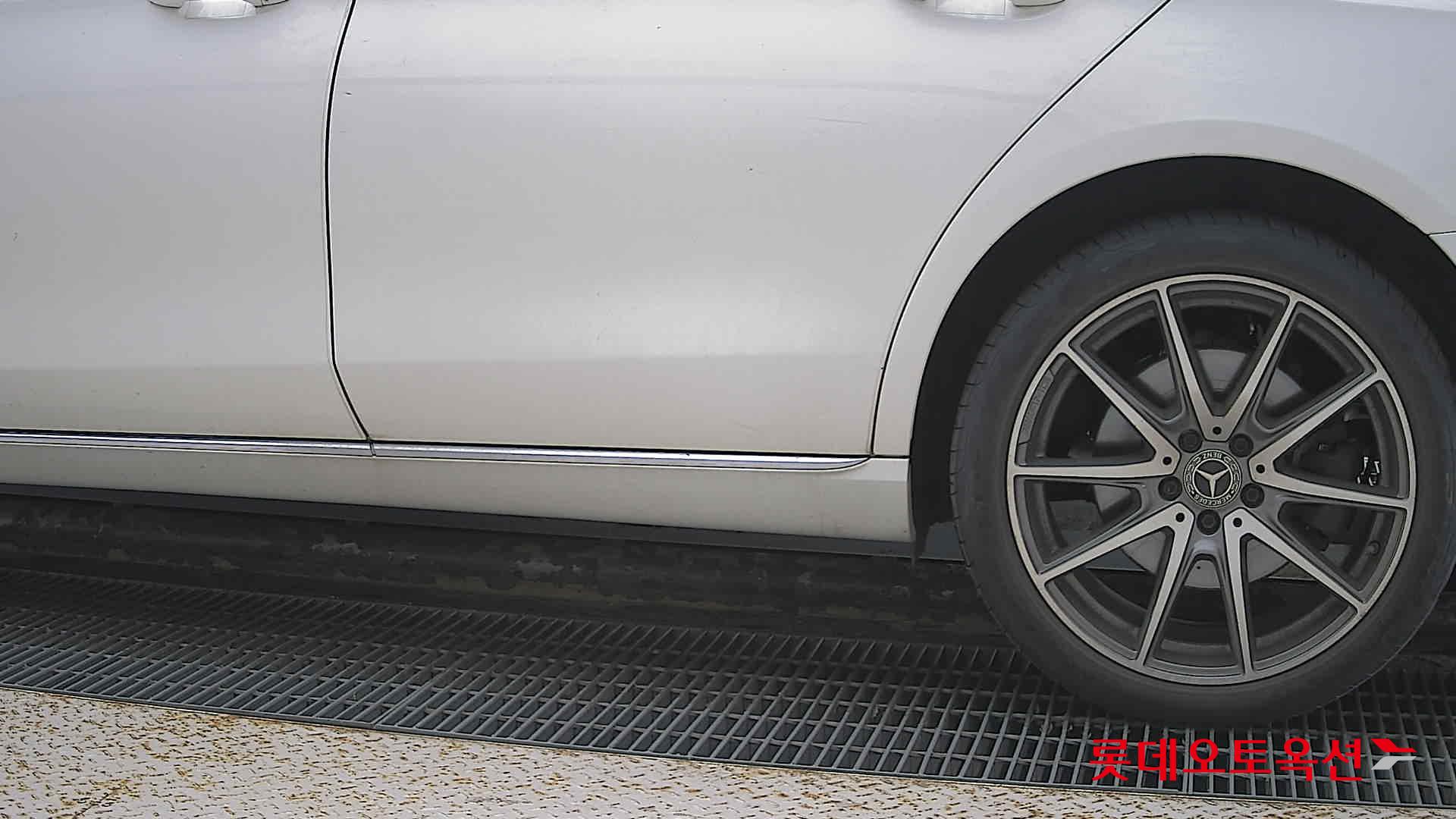 Mercedes-Benz Mercedes-Benz E300 e 4MATIC id 3062821 из Кореи 22