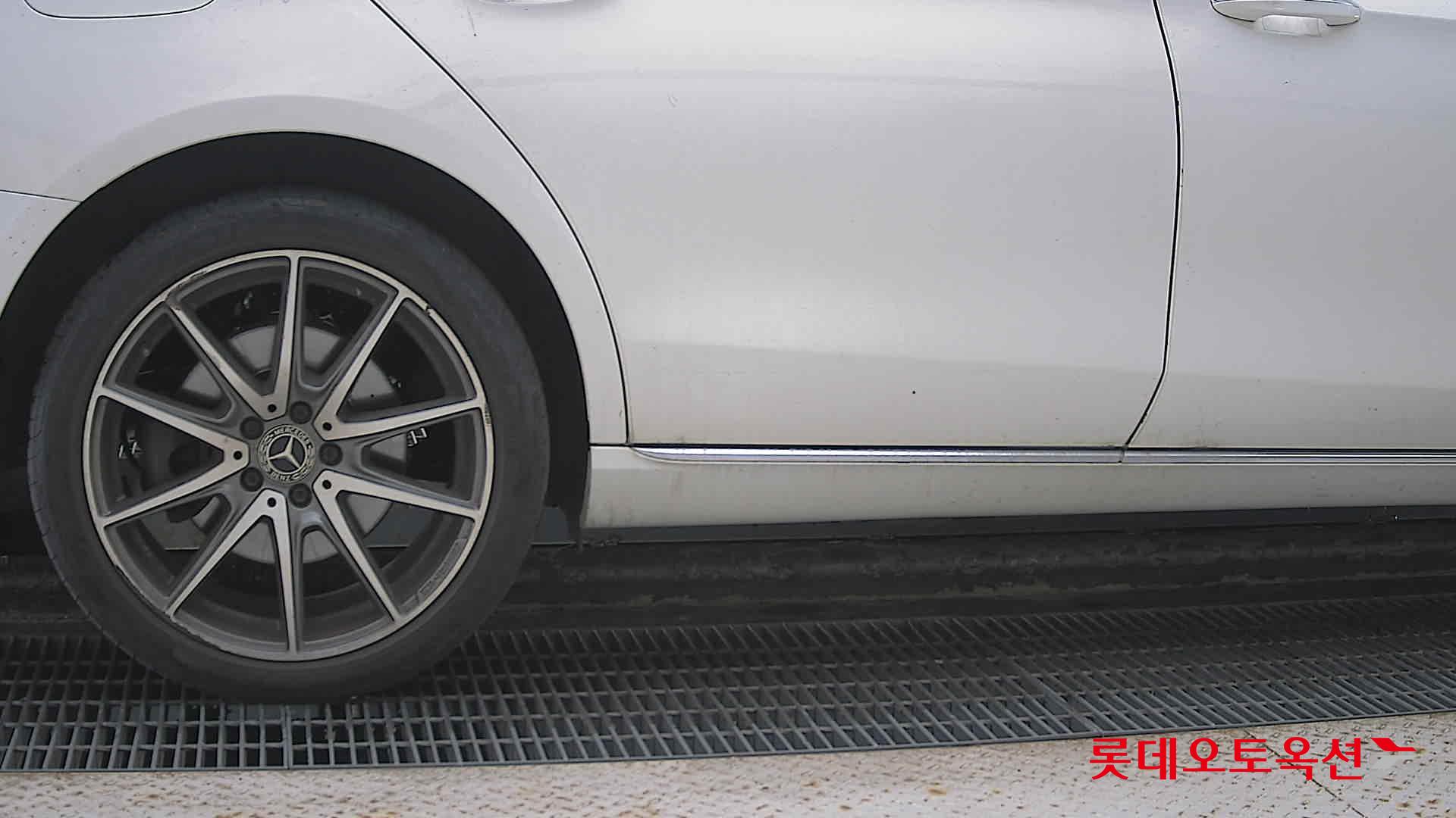 Mercedes-Benz Mercedes-Benz E300 e 4MATIC id 3062821 из Кореи 24