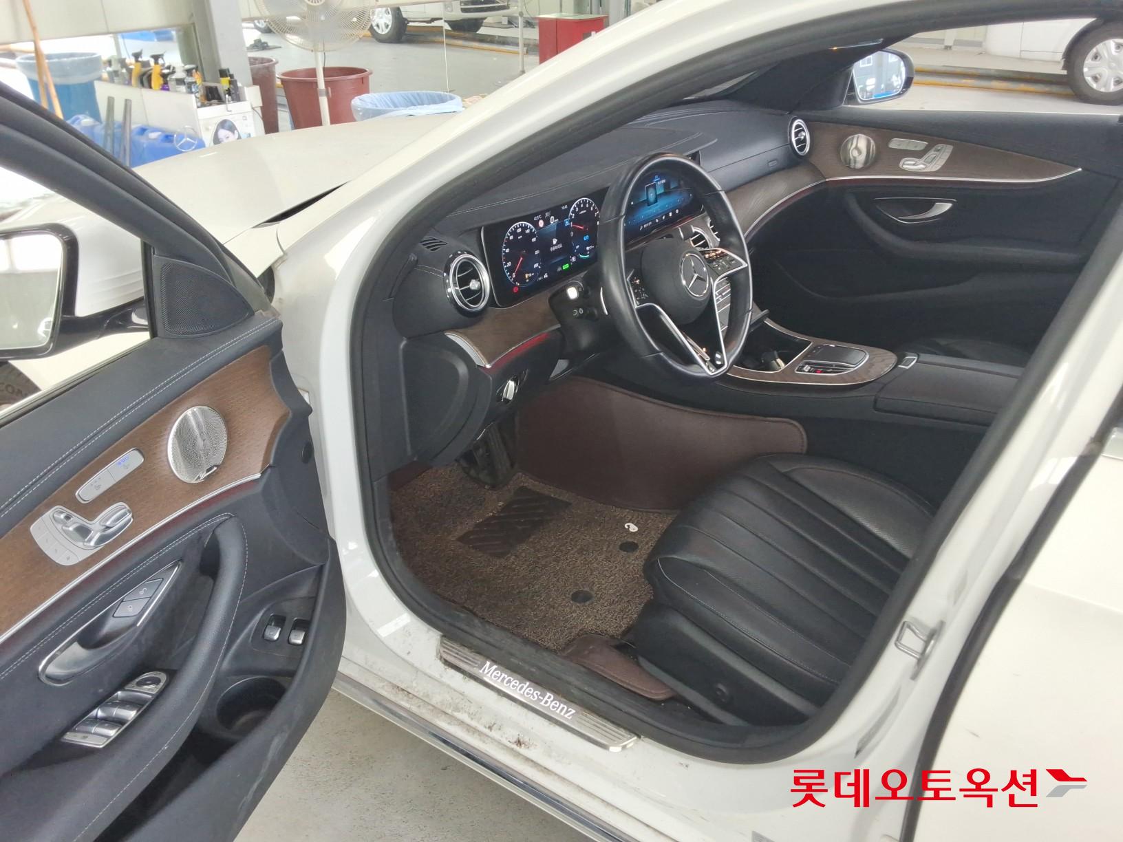 Mercedes-Benz Mercedes-Benz E300 e 4MATIC id 3062821 из Кореи 35