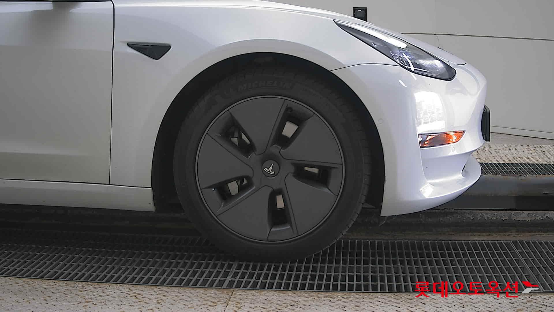 تسلا MODEL 3