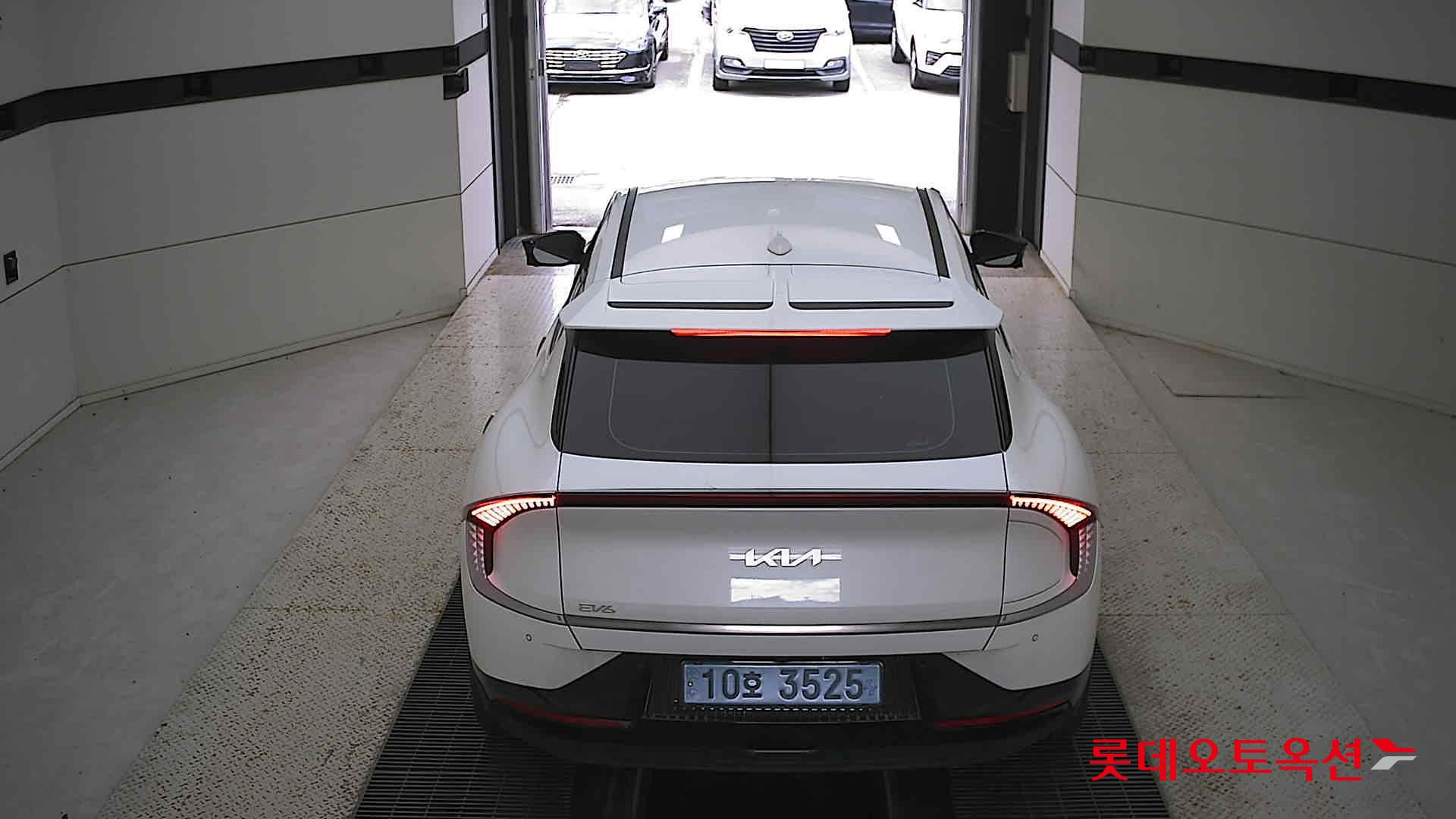 Kia EV6 2022 Snow White Pearl из Кореи, фото 5