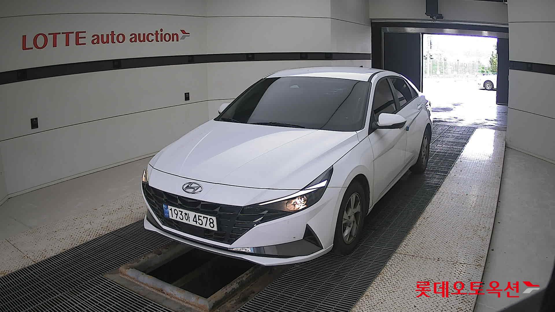 Hyundai Avante 2022 Polar White из Кореи