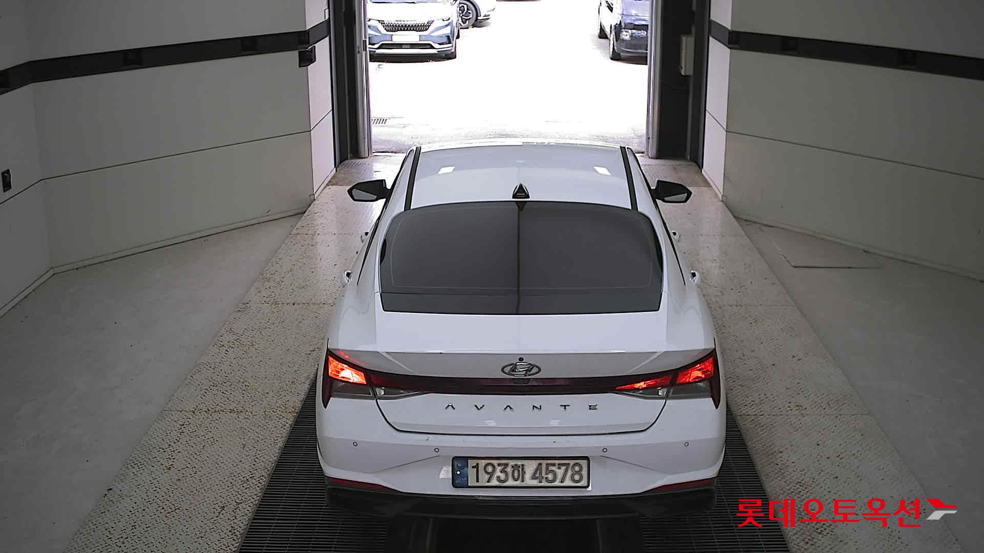 Hyundai Avante 2022 Polar White из Кореи, фото 5