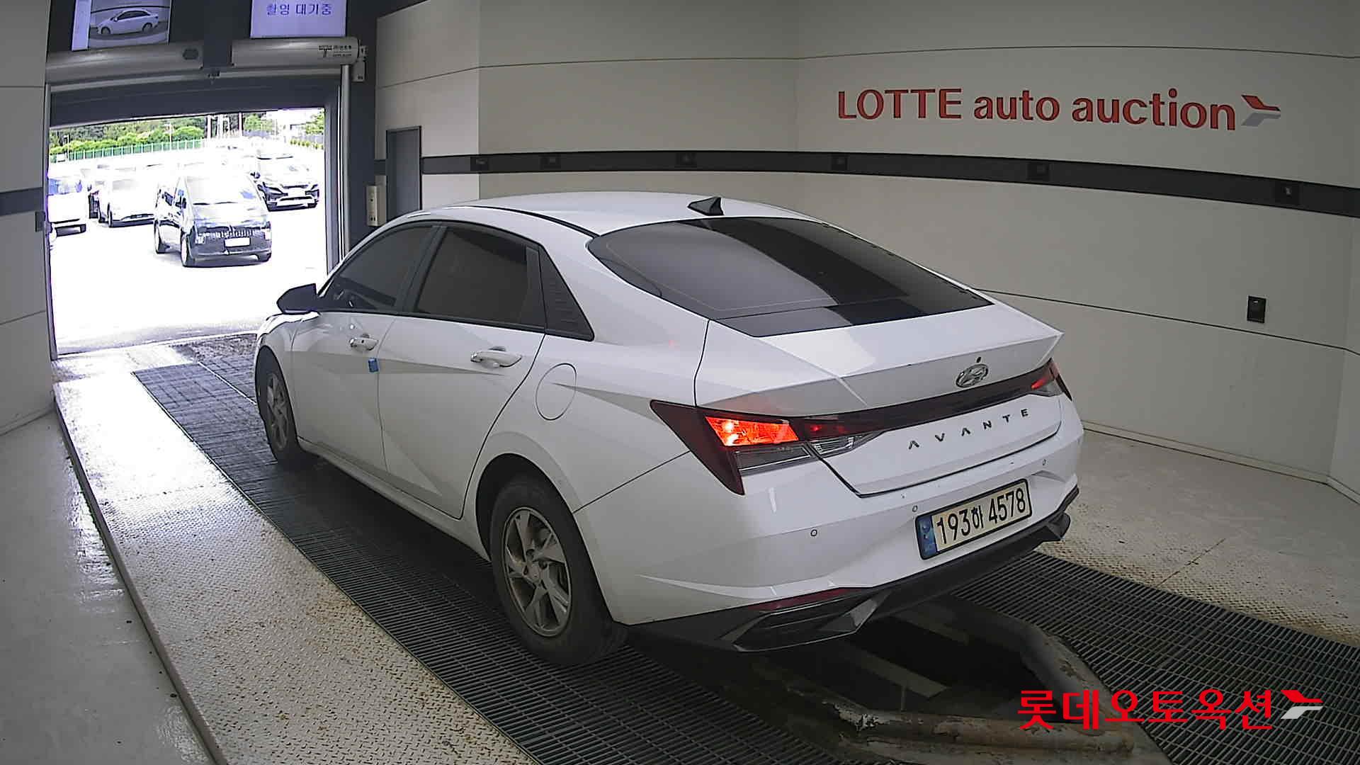 Hyundai Avante 2022 Polar White из Кореи, фото 6