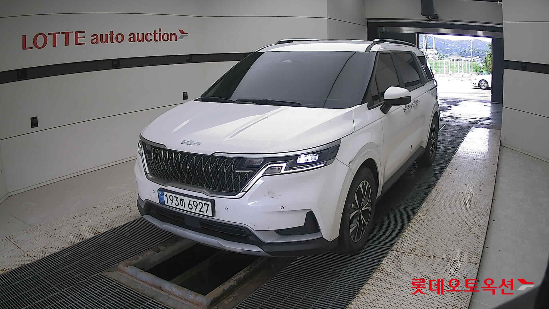 Kia Carnival 2022 Snow White Pearl (optional) из Кореи