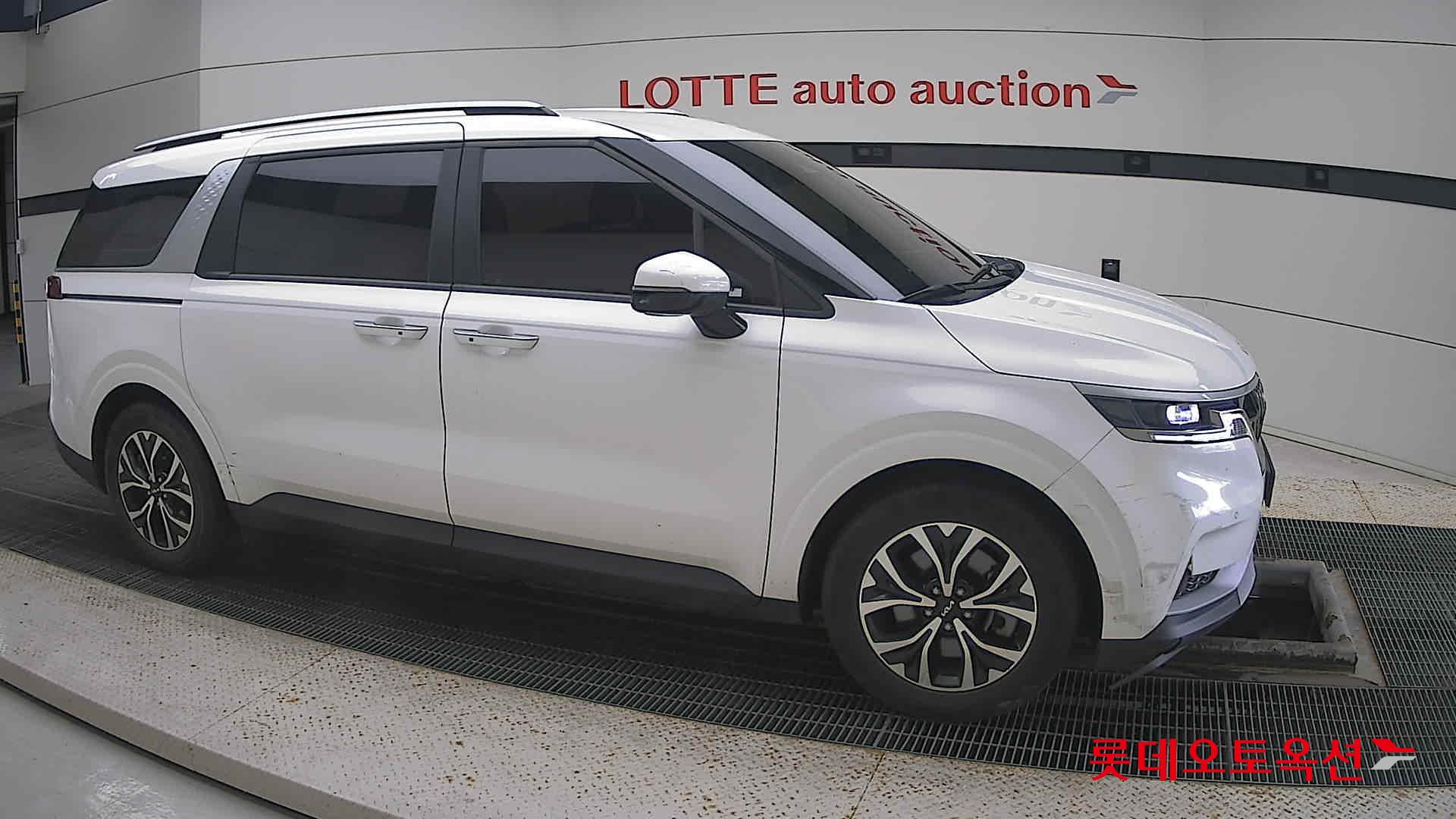 Kia Carnival id 3052552 из Кореи 17