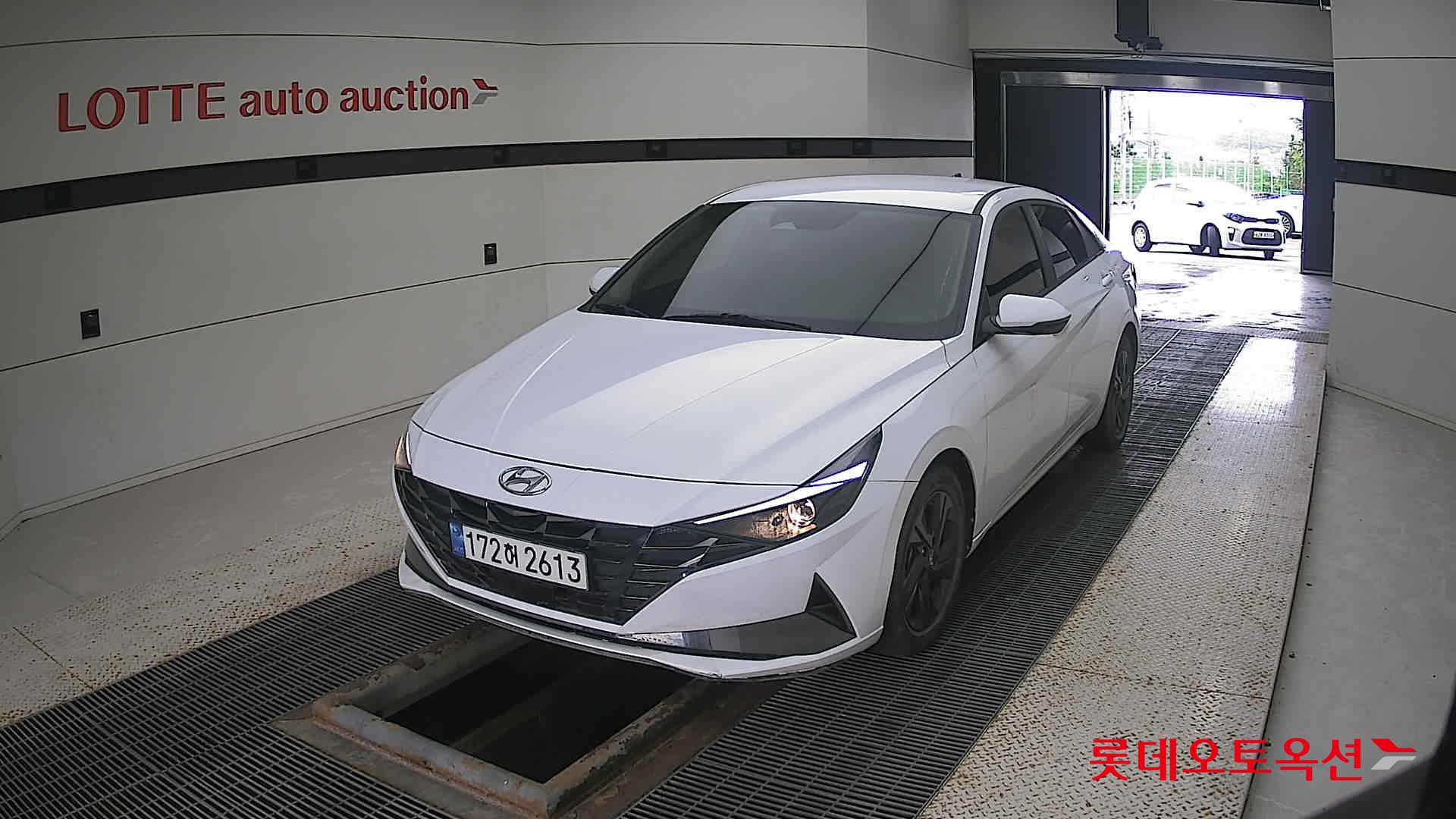 Hyundai Avante 2023 Polar White из Кореи