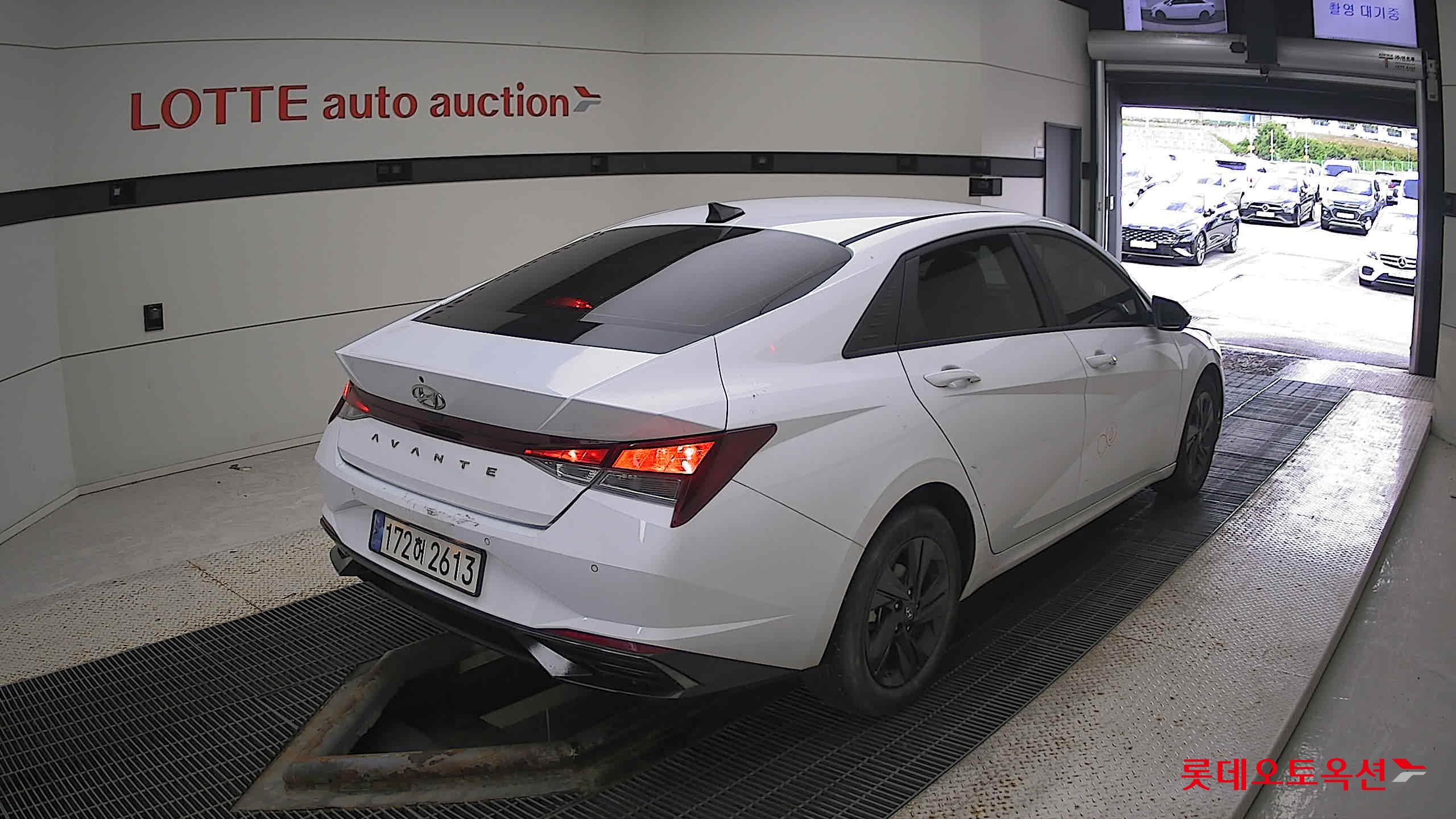 Hyundai Avante 2023 Polar White из Кореи, фото 4