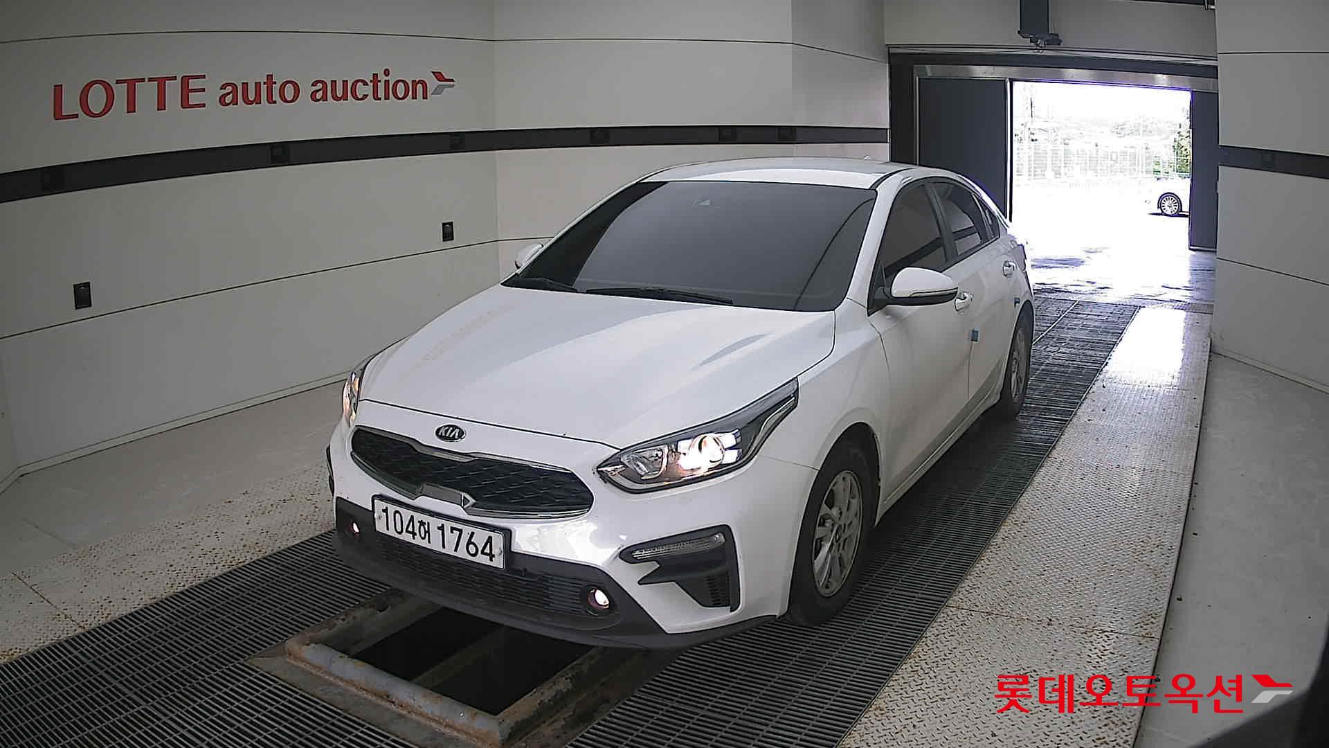 Kia K3 2020 Snow White Pearl из Кореи