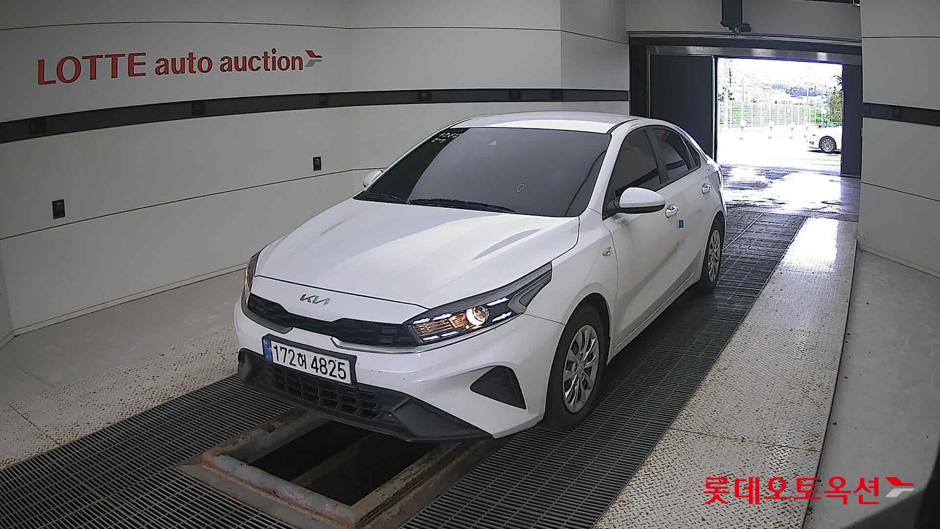 Kia K3 2023 Snow White Pearl из Кореи