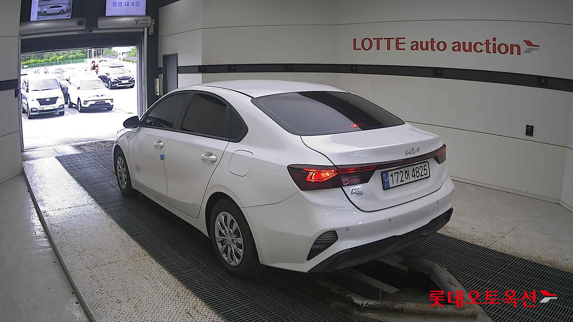 Kia K3 2023 Snow White Pearl из Кореи, фото 6