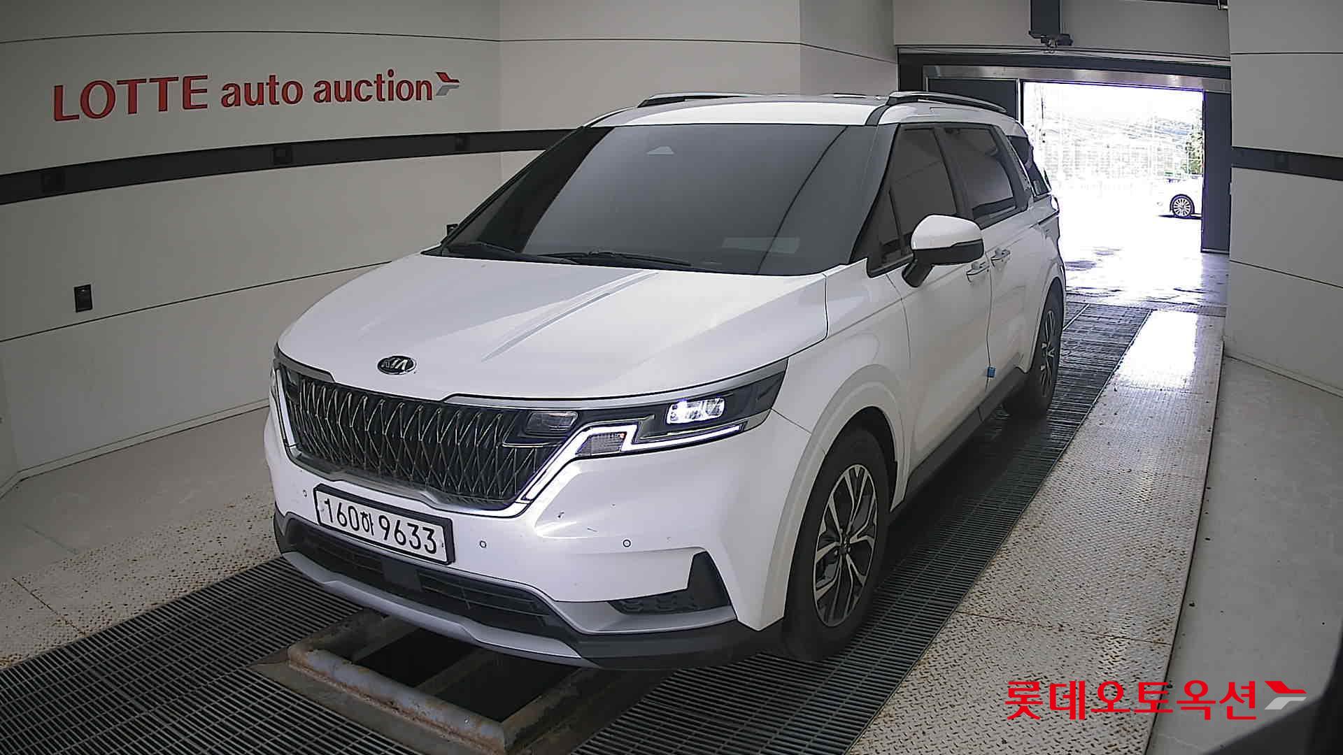 Kia Carnival 2021 Snow White Pearl (optional) из Кореи