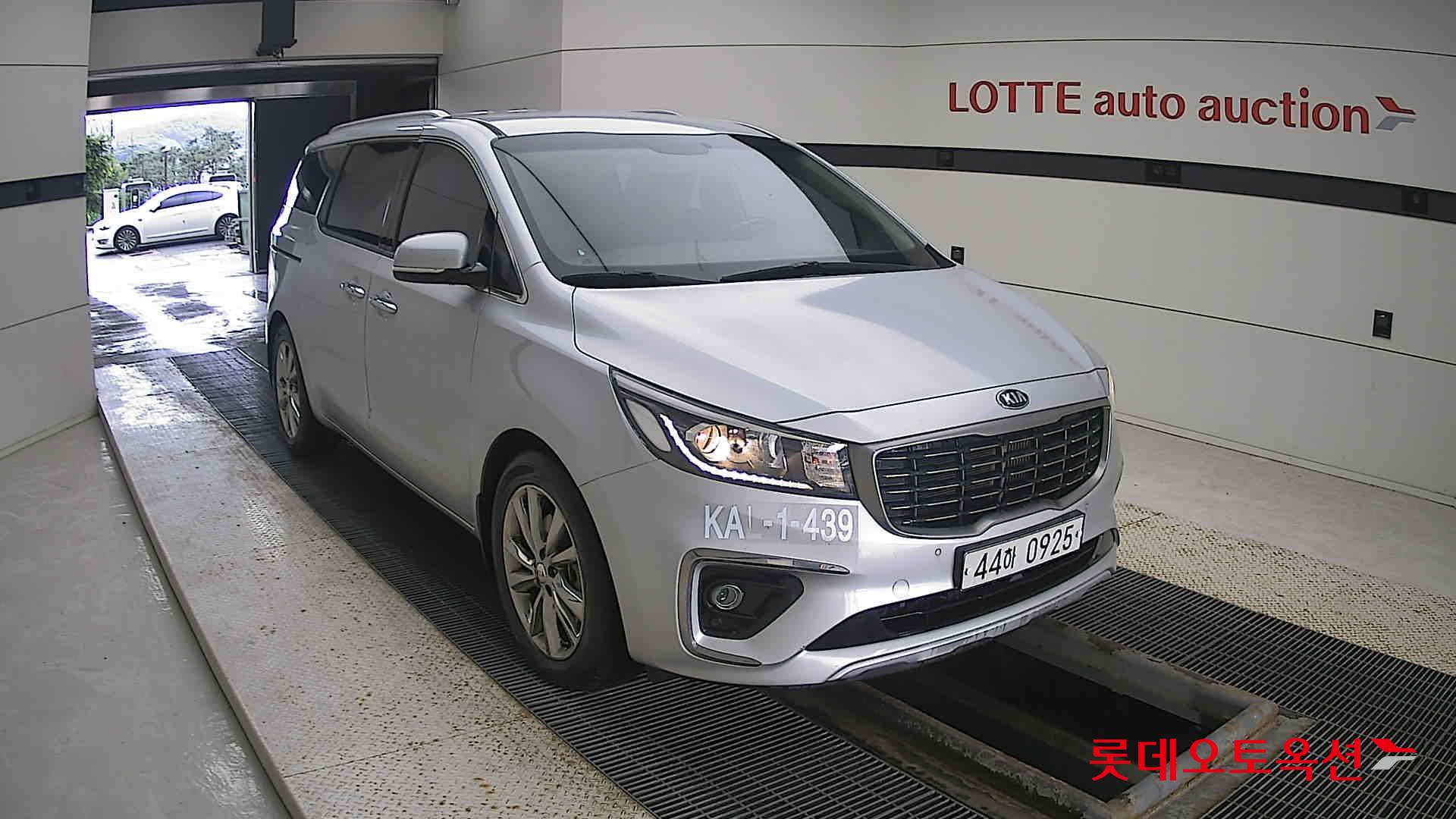 Kia Carnival 2019 Silky Silver из Кореи, фото 2