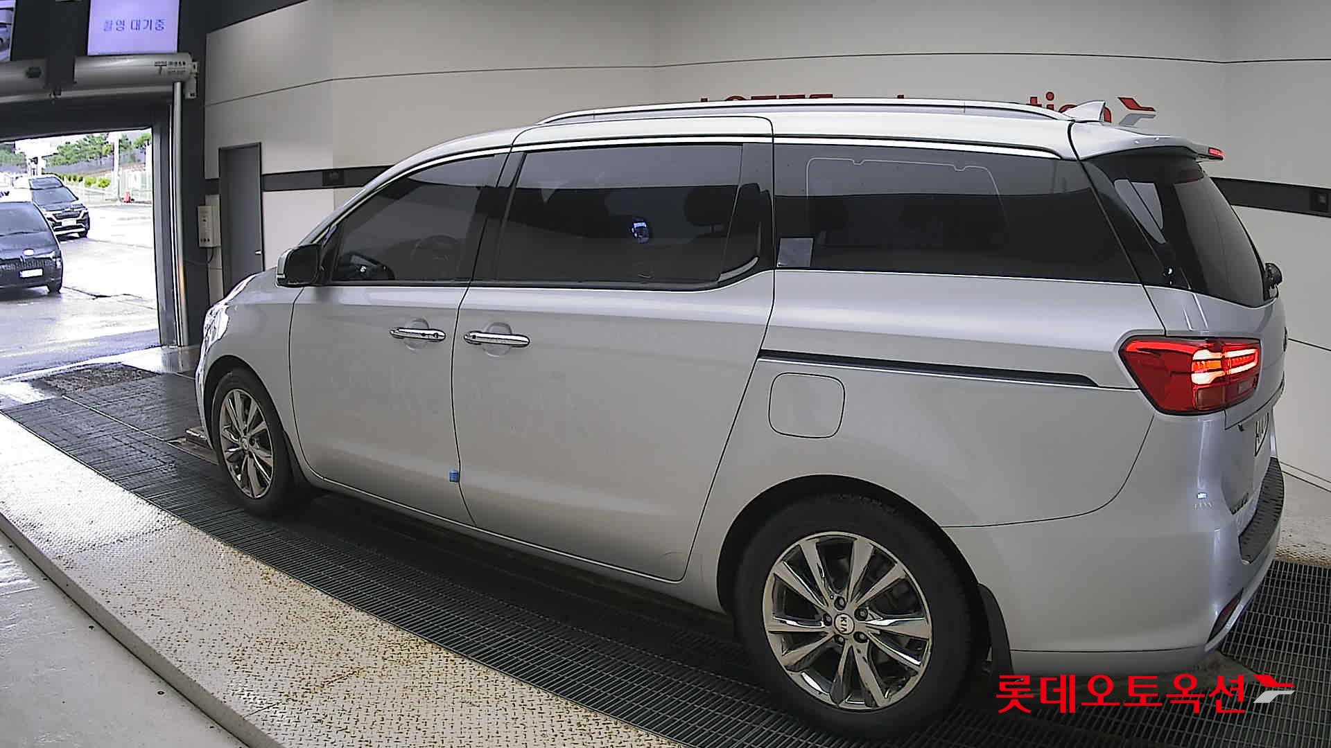 Kia Carnival id 3052550 из Кореи 10