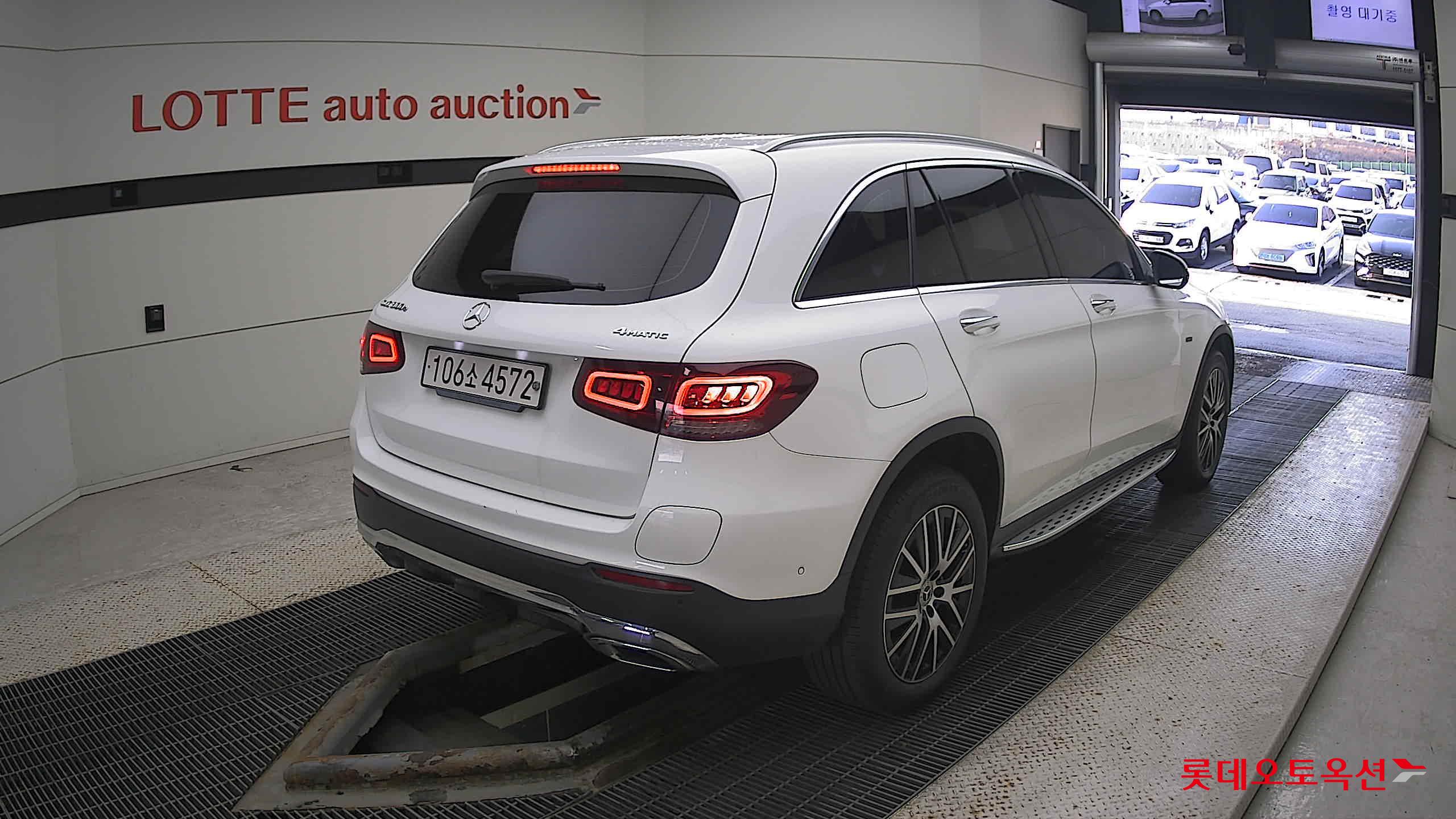 Mercedes-Benz Mercedes-Benz GLC300 e 4MATIC 2021 149-POLAR WHITE (BENZ) из Кореи, фото 4