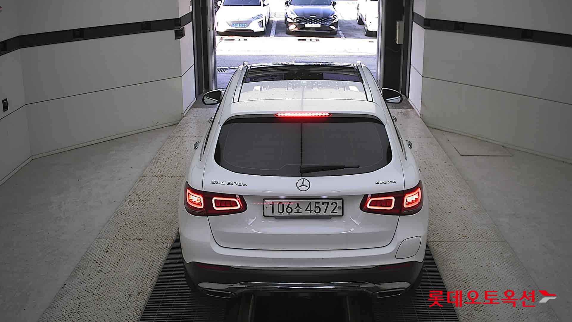 Mercedes-Benz Mercedes-Benz GLC300 e 4MATIC 2021 149-POLAR WHITE (BENZ) из Кореи, фото 5