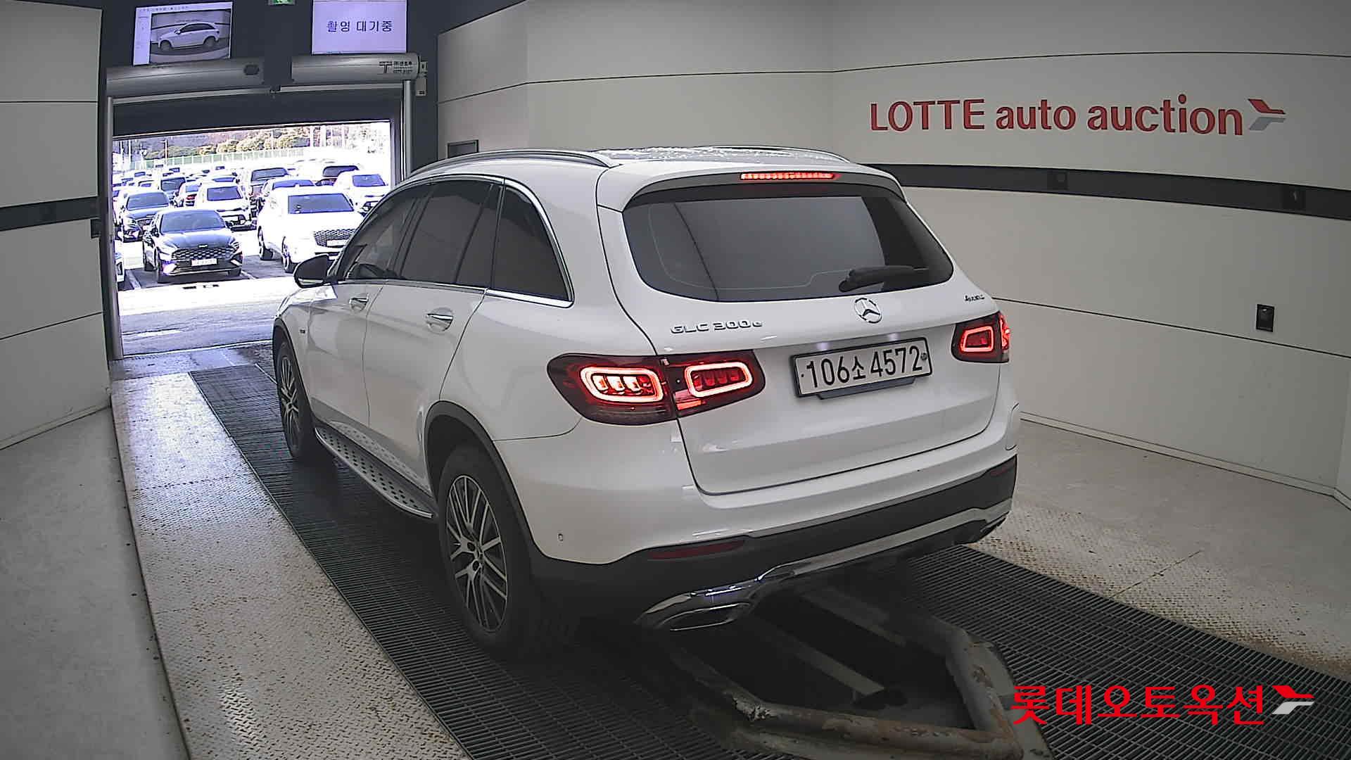 Mercedes-Benz Mercedes-Benz GLC300 e 4MATIC id 3052612 из Кореи 9