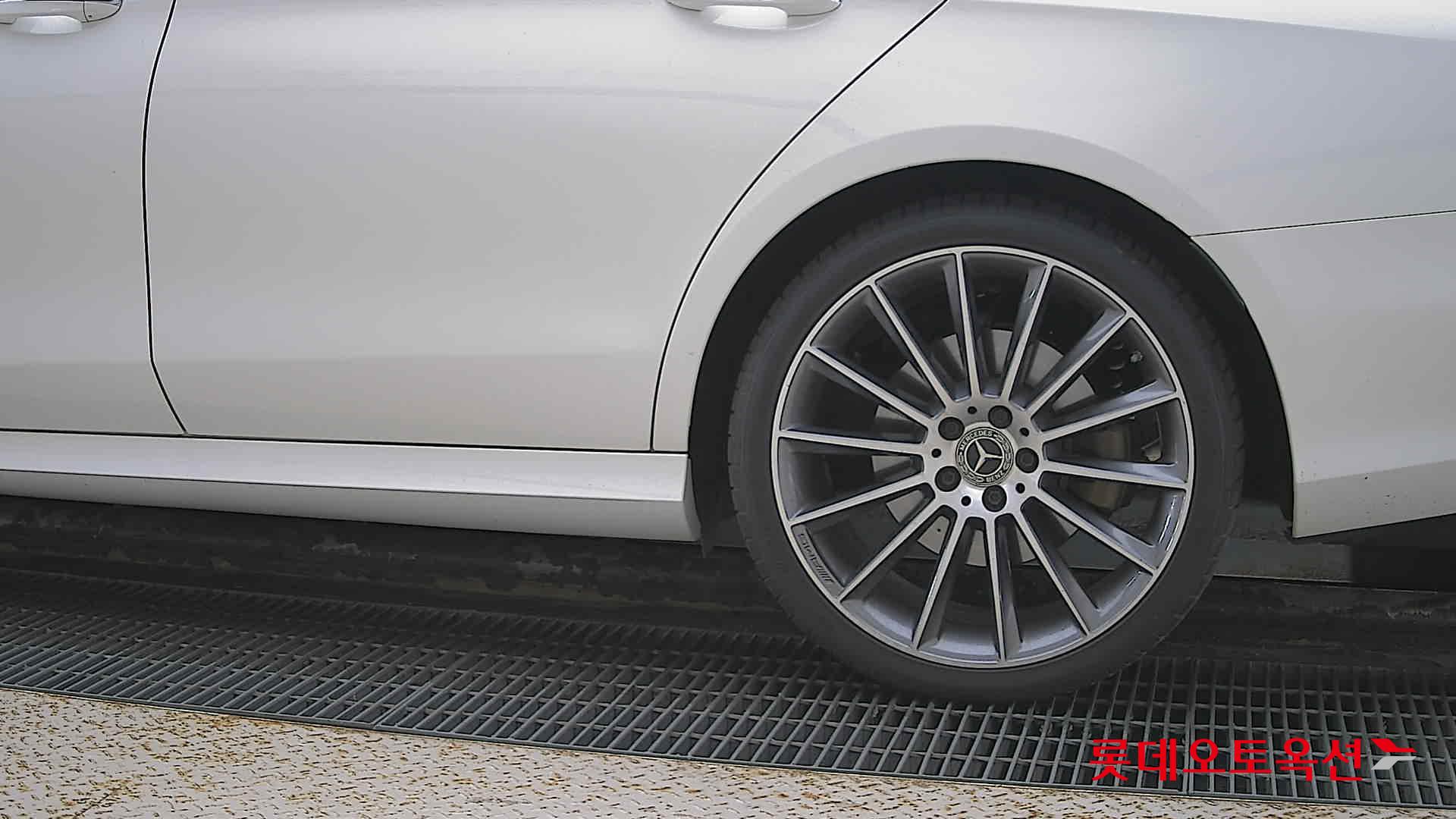 Mercedes-Benz Mercedes-Benz E350 4MATIC id 3052608 из Кореи 22