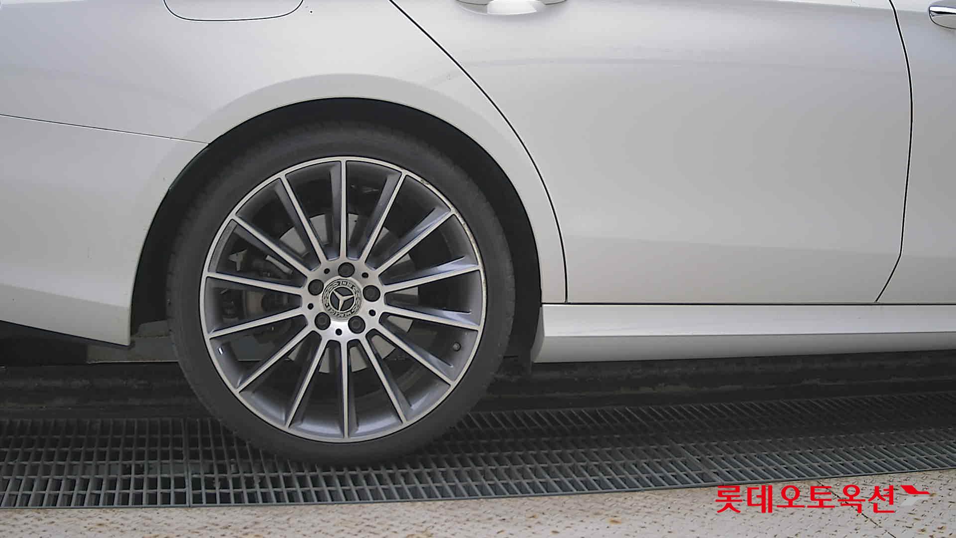 Mercedes-Benz Mercedes-Benz E350 4MATIC id 3052608 из Кореи 24