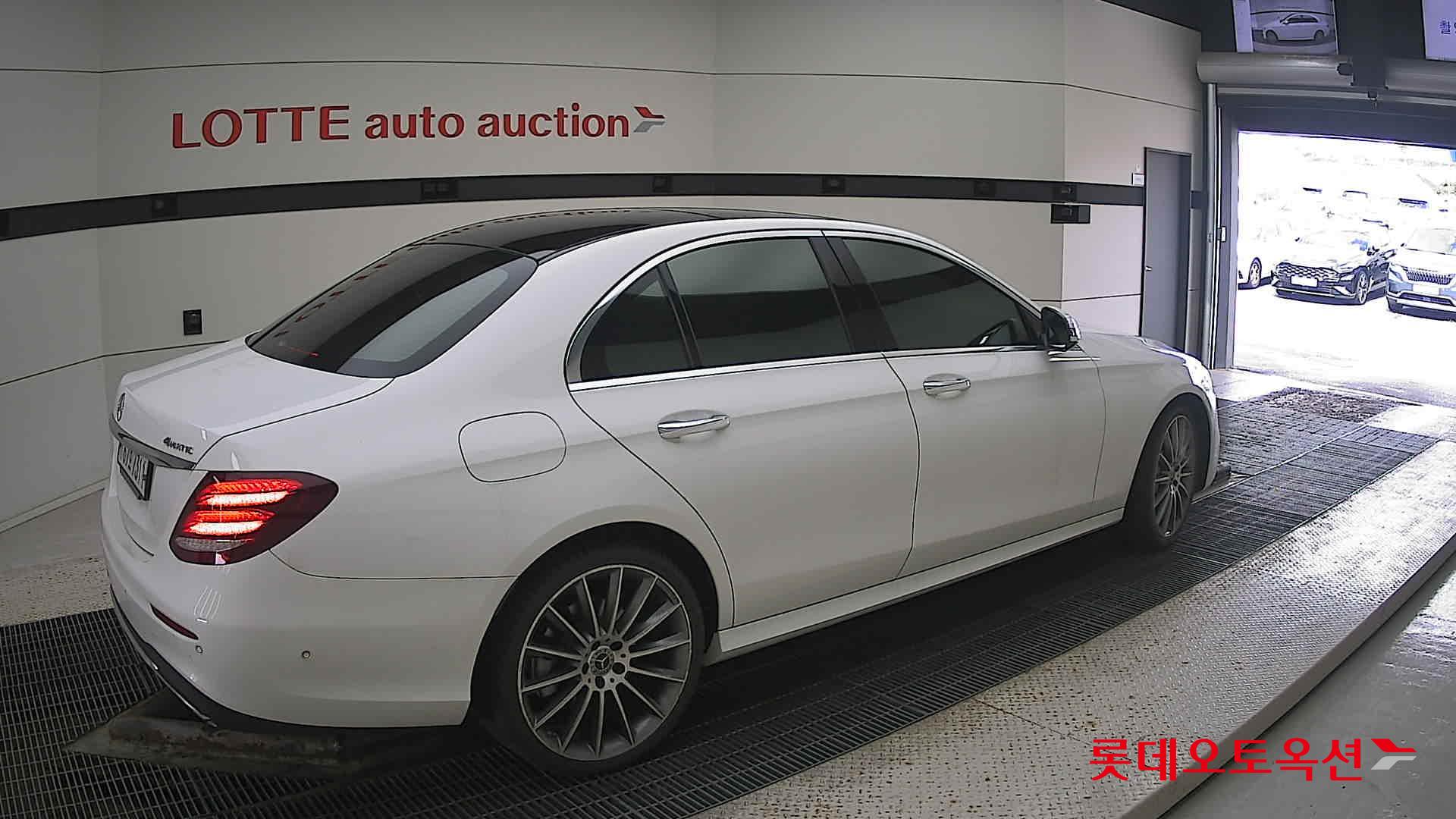 Mercedes-Benz Benz E350 4Matic id 3052609 из Кореи 19