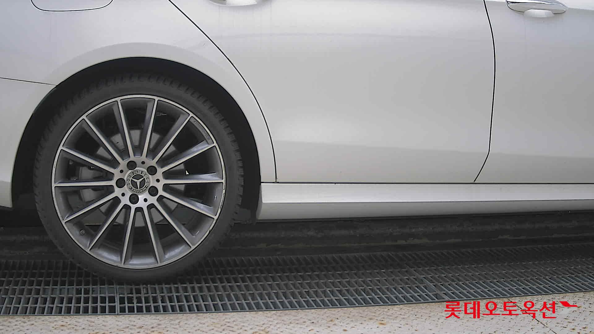 Mercedes-Benz Benz E350 4Matic id 3052609 из Кореи 24