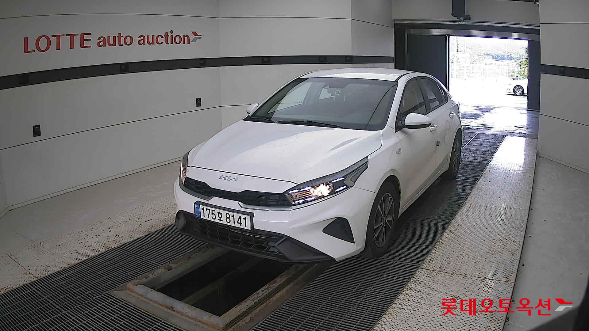 Kia K3 2023 Snow White Pearl (optional) из Кореи