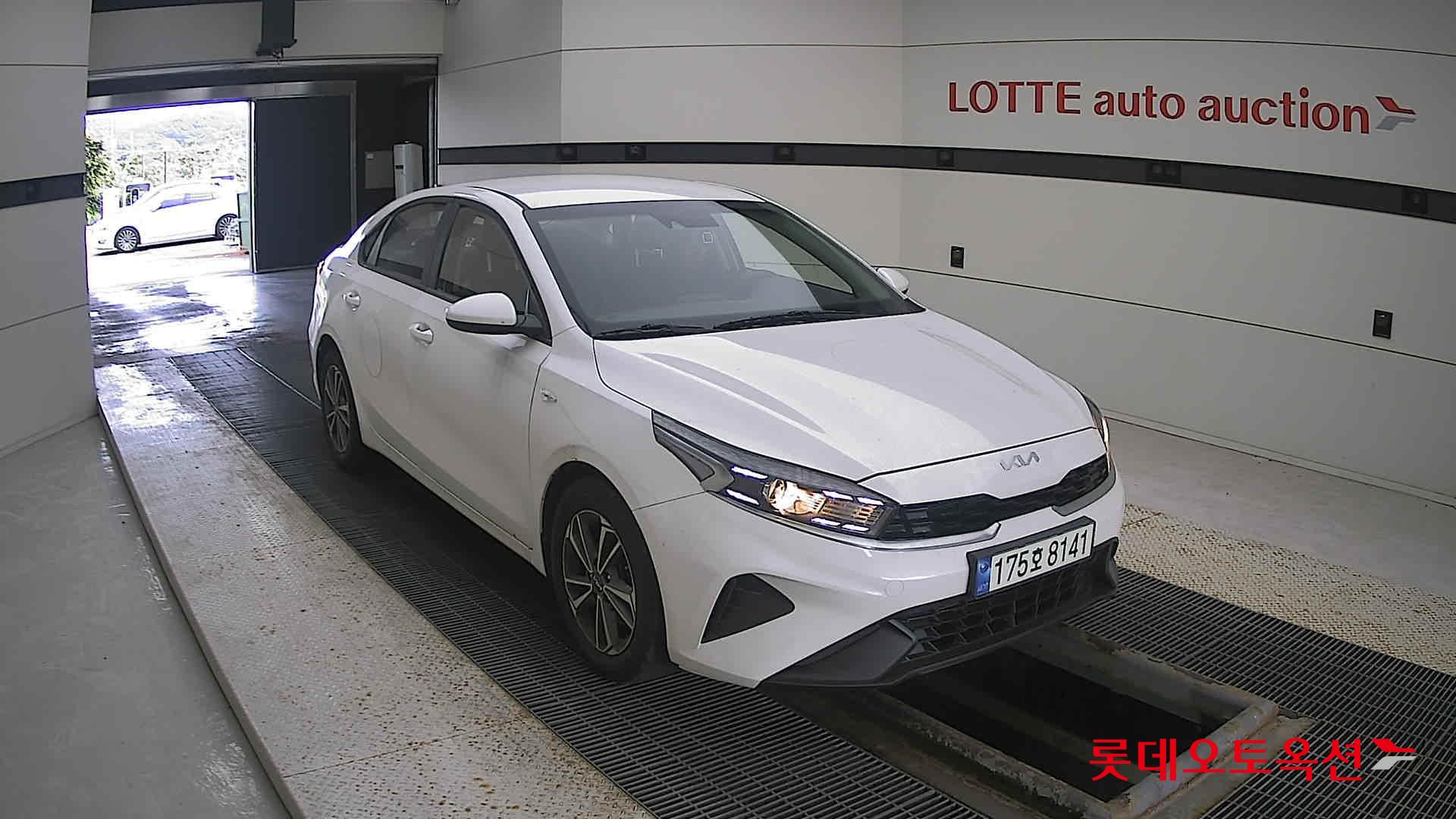 Kia K3 2023 Snow White Pearl (optional) из Кореи, фото 2