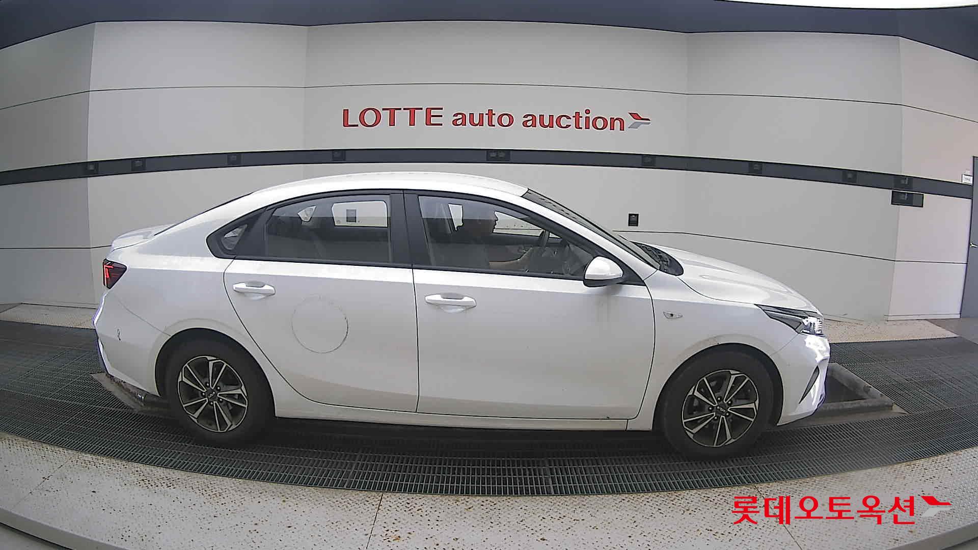Kia K3 2023 Snow White Pearl (optional) из Кореи, фото 3