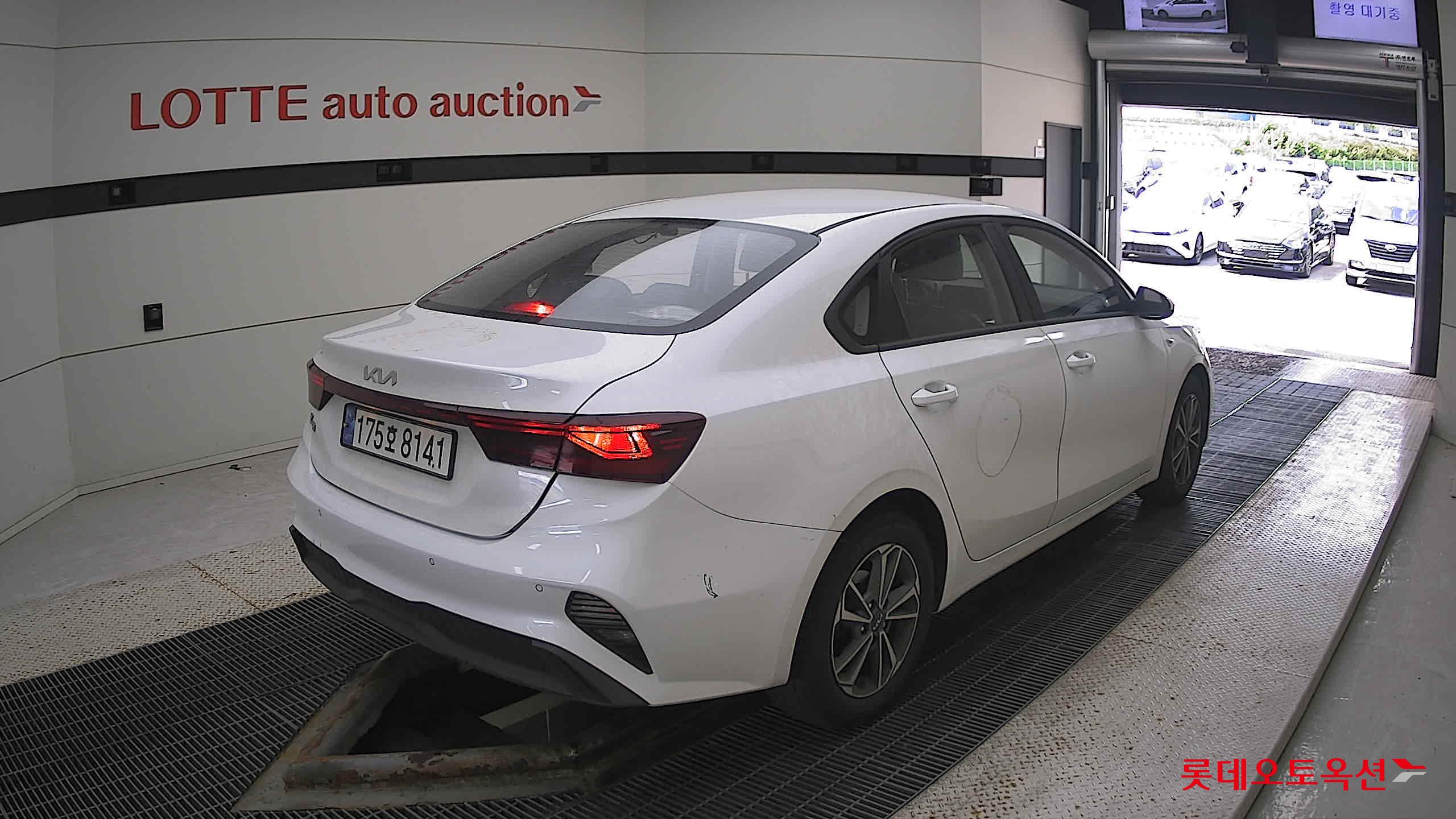 Kia K3 2023 Snow White Pearl (optional) из Кореи, фото 4