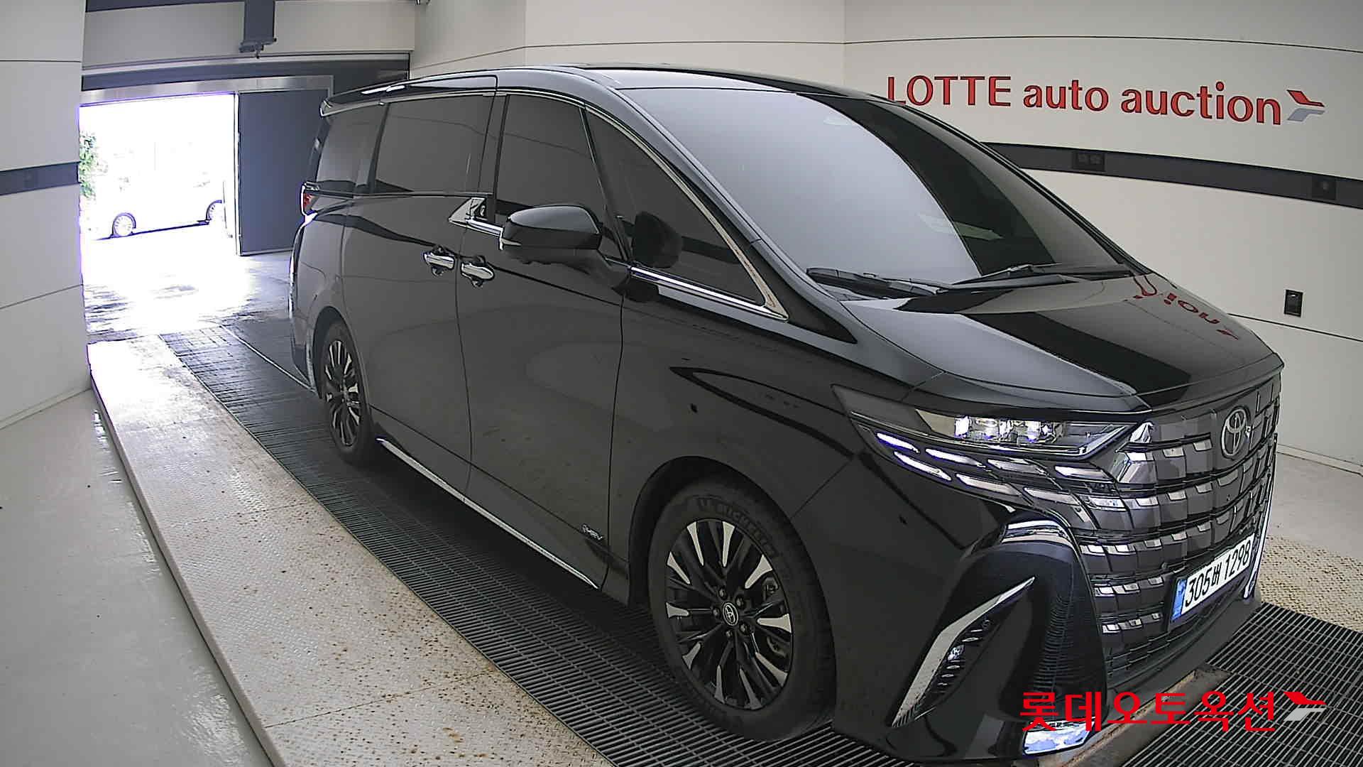 Toyota Toyota Alphard Hybrid 2024 Черный из Кореи, фото 2