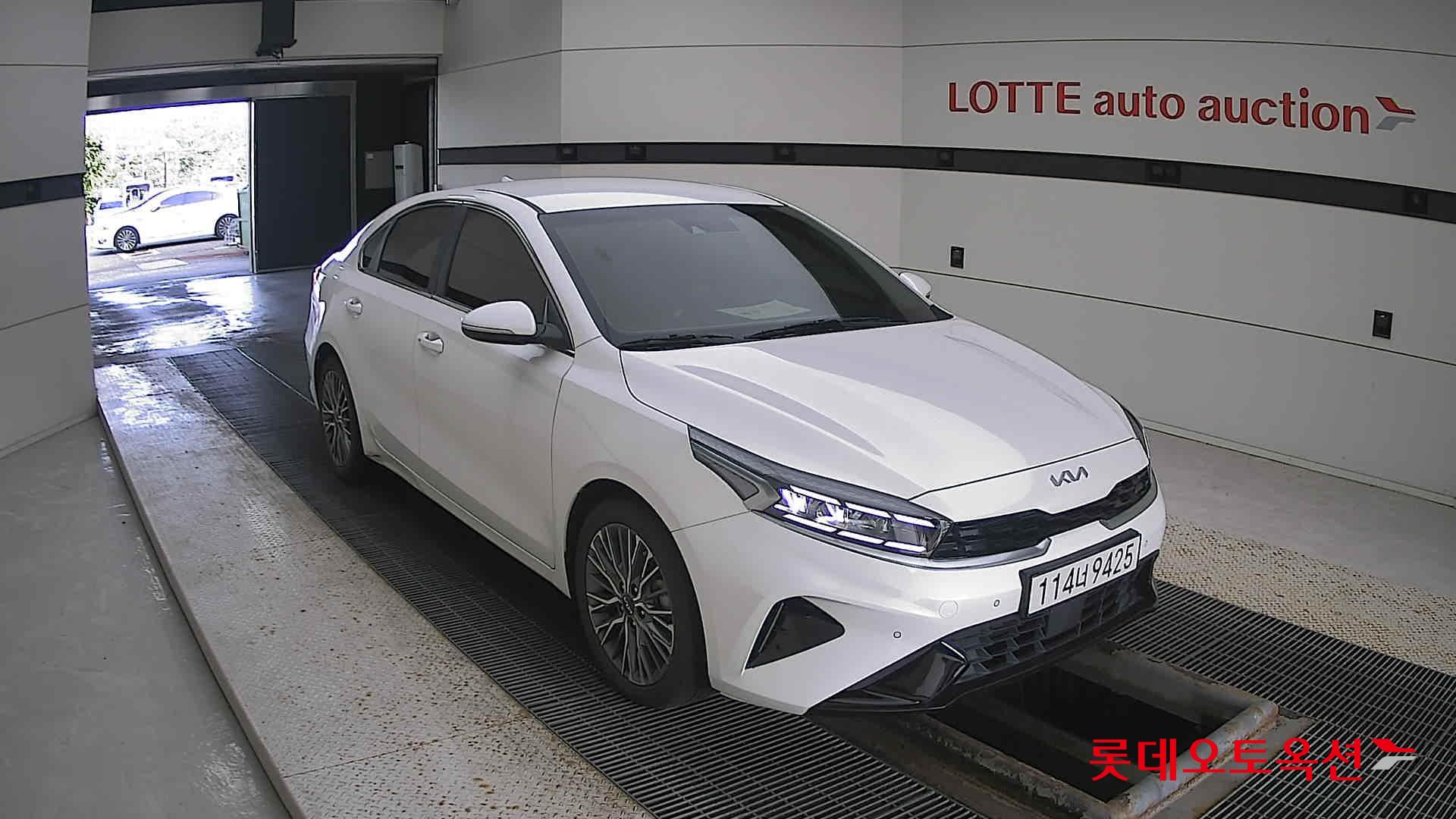 Kia K3 2022 Белый из Кореи, фото 2