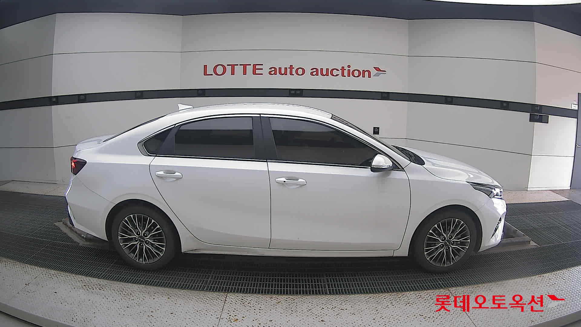 Kia K3 2022 Белый из Кореи, фото 3