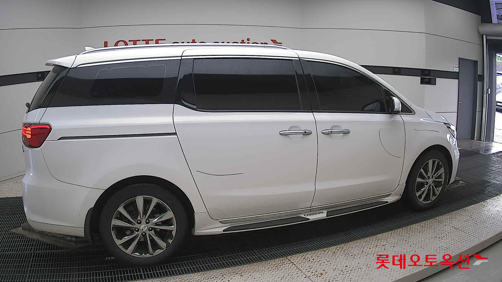 Kia Carnival id 3052554 из Кореи 18